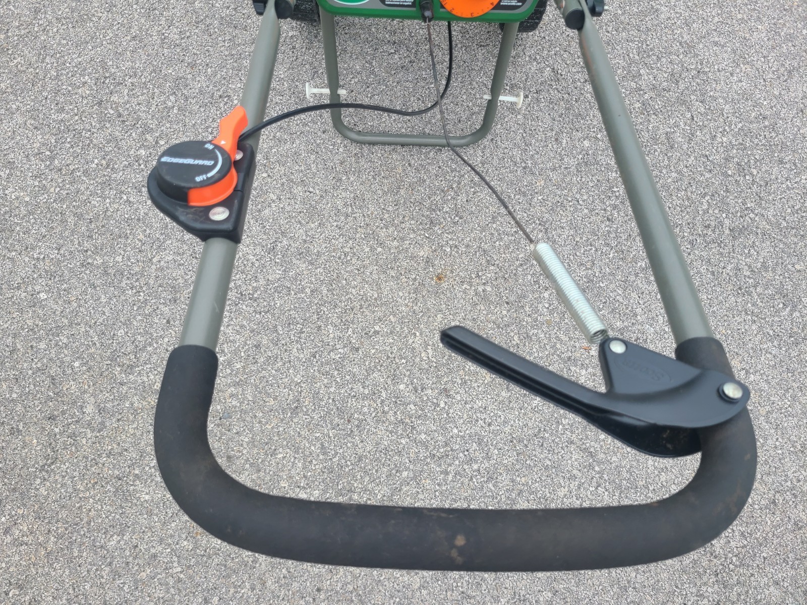 Scotts Deluxe Edgeguard Broadcast Spreader