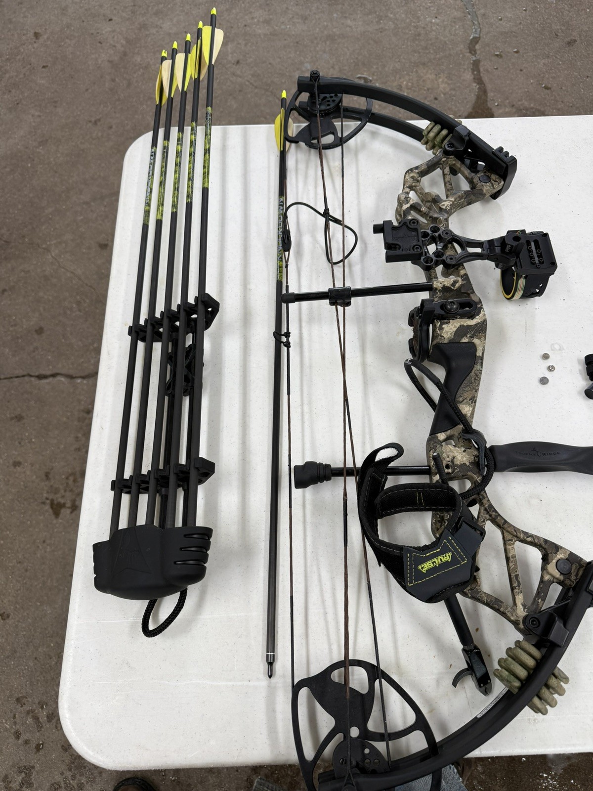 Fred Bear Fusion RTH Archery Bow Right Hand with Case and Accessories Used