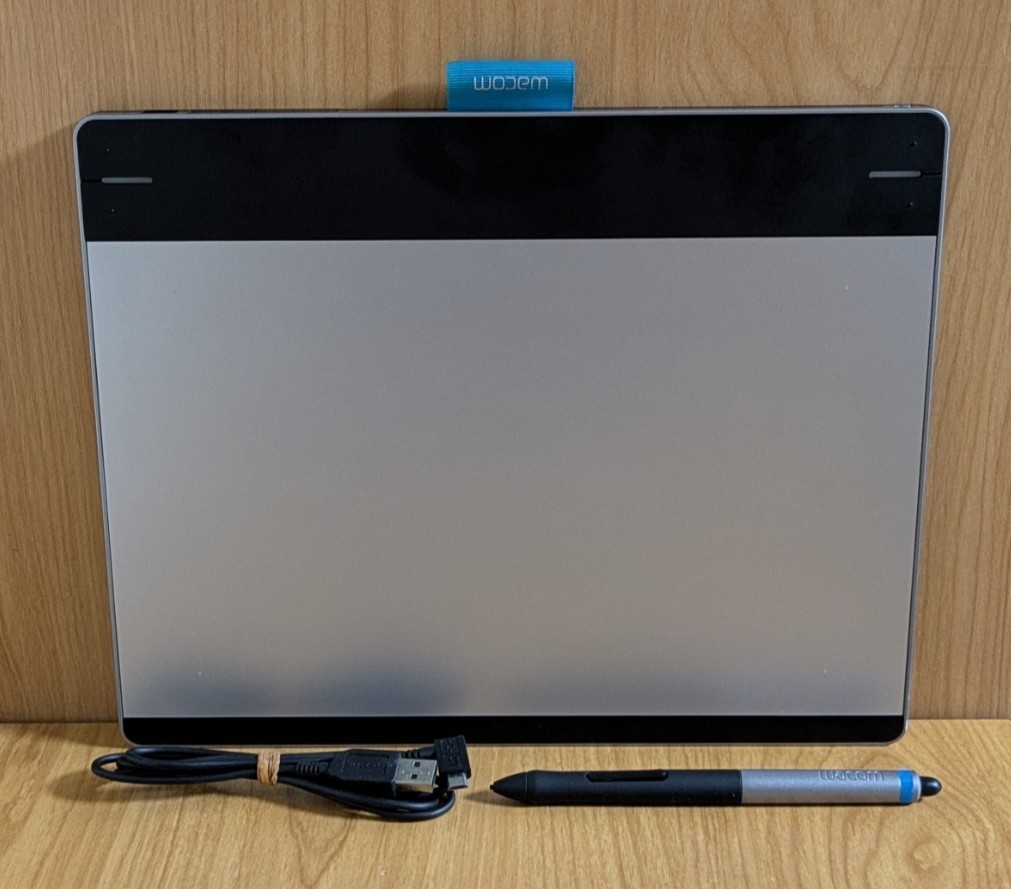Wacom CTH-680 Intuos Medium Creative Pen & Touch Tablet Excellent+