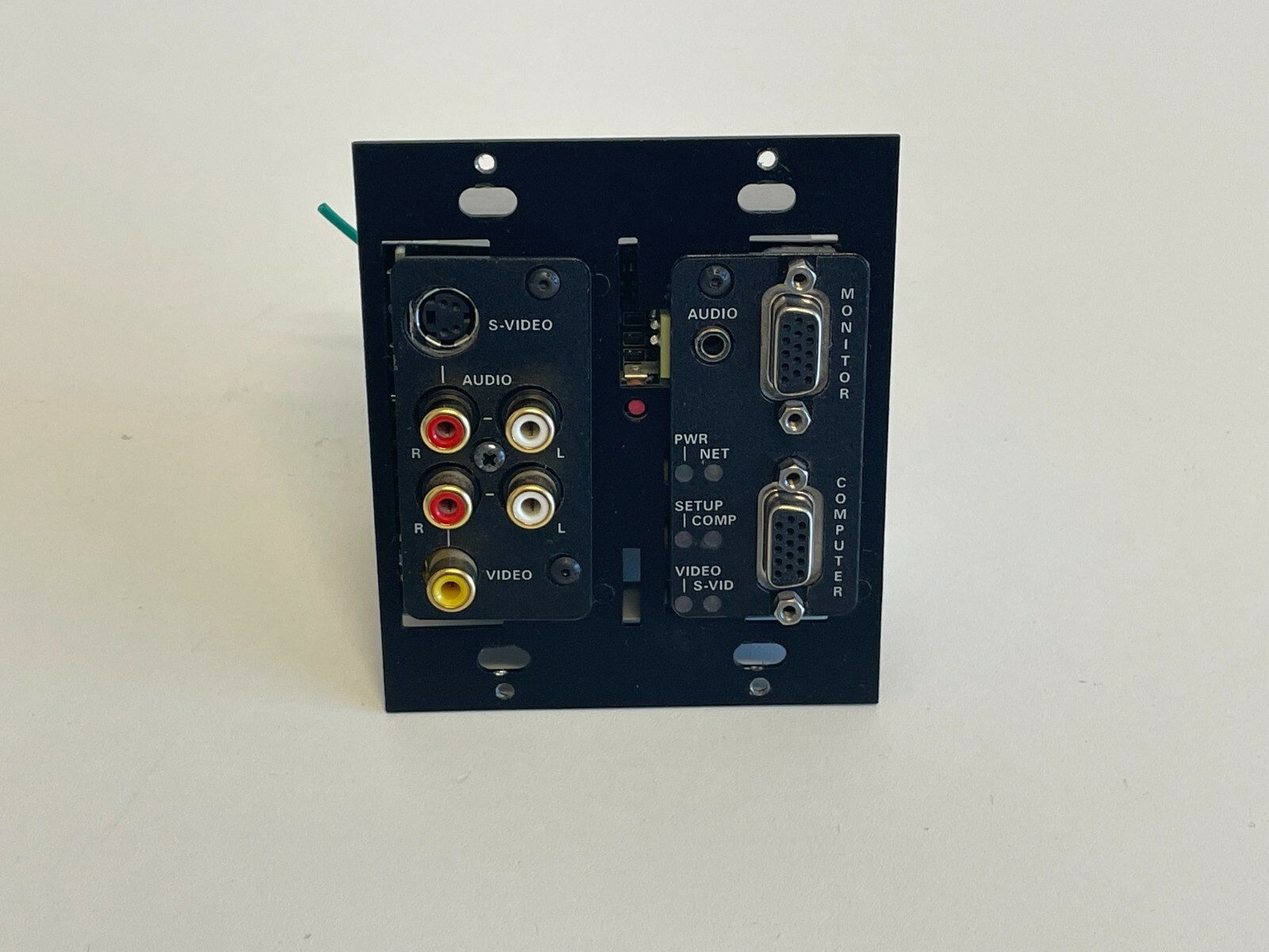 AA4: CRESTRON QM-WMC QuickMedia Wall Plate Media Center