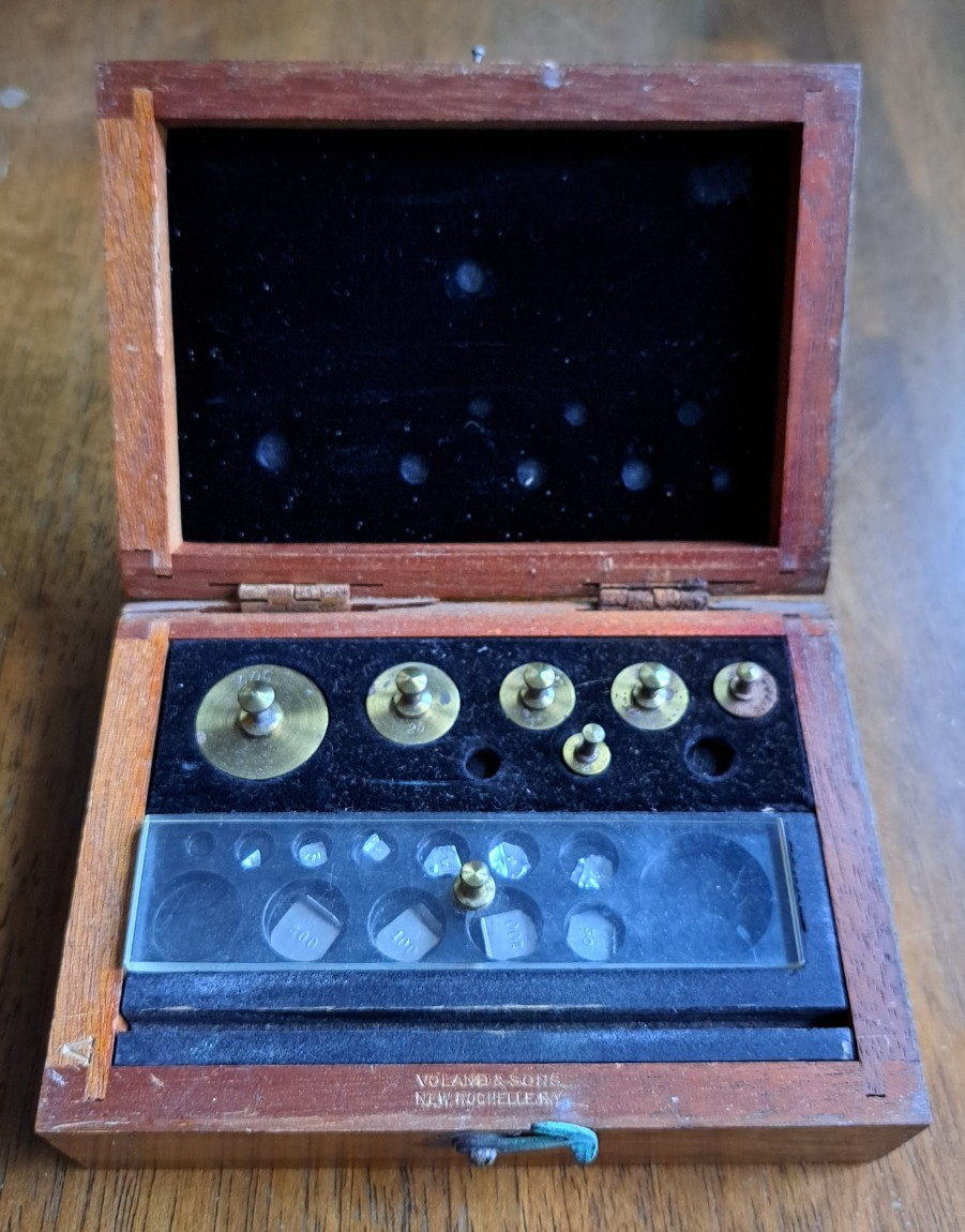 Antique Fisher Scientific Co. Laboratory/Apothecary Weight Set WOOD BOX Voland