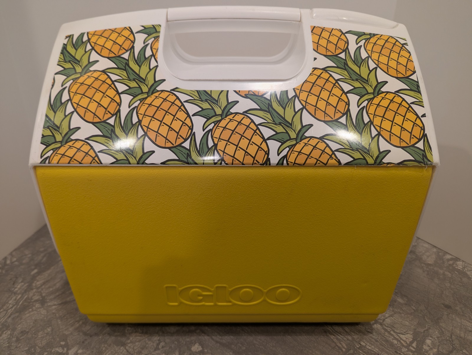Vintage Igloo Playmate Elite Yellow Pineapple Cooler- MINT