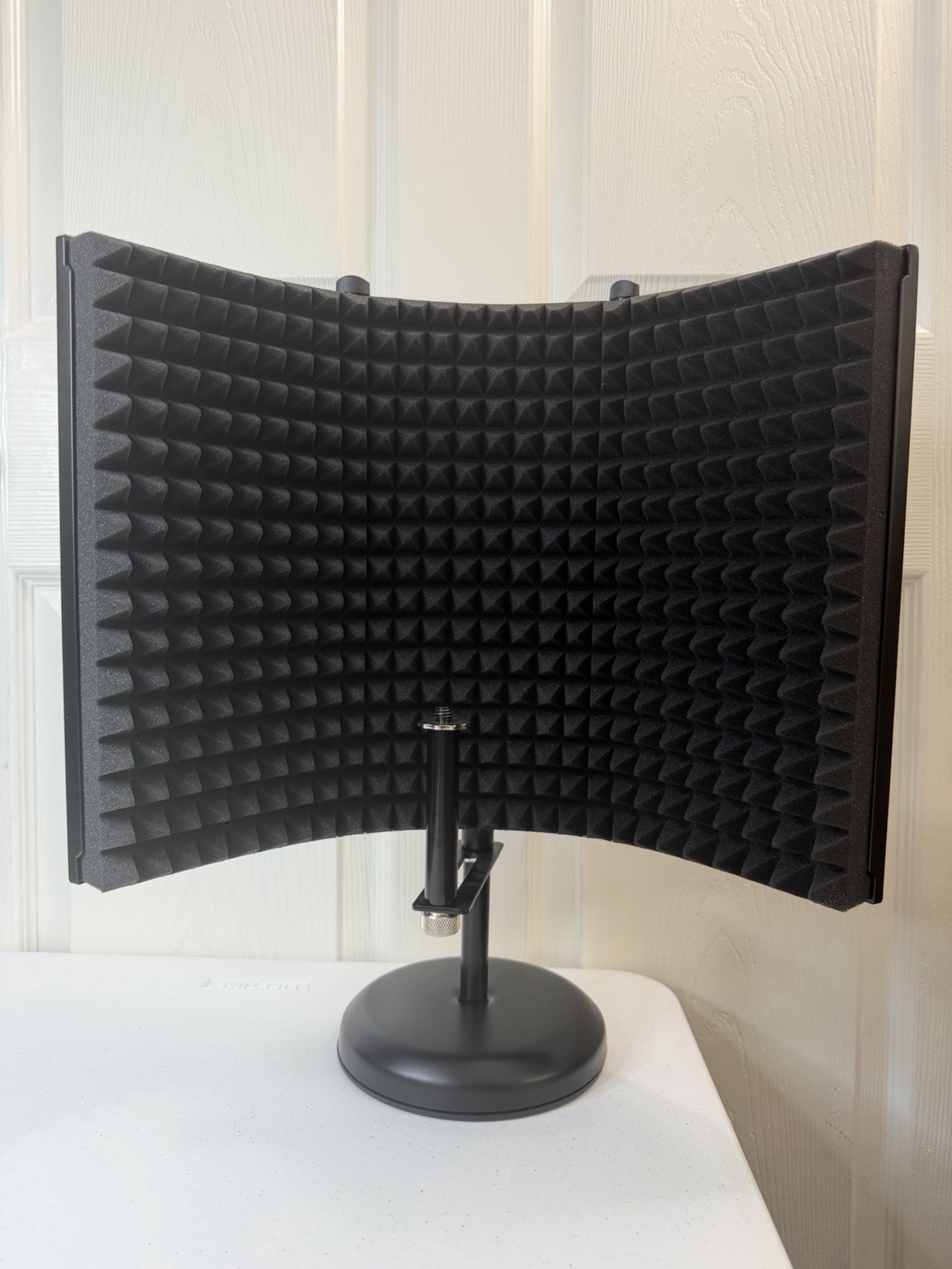 Gator Frameworks Portable Mic Isolation Shield Desktop Vocal Booth 12x16 w/Base