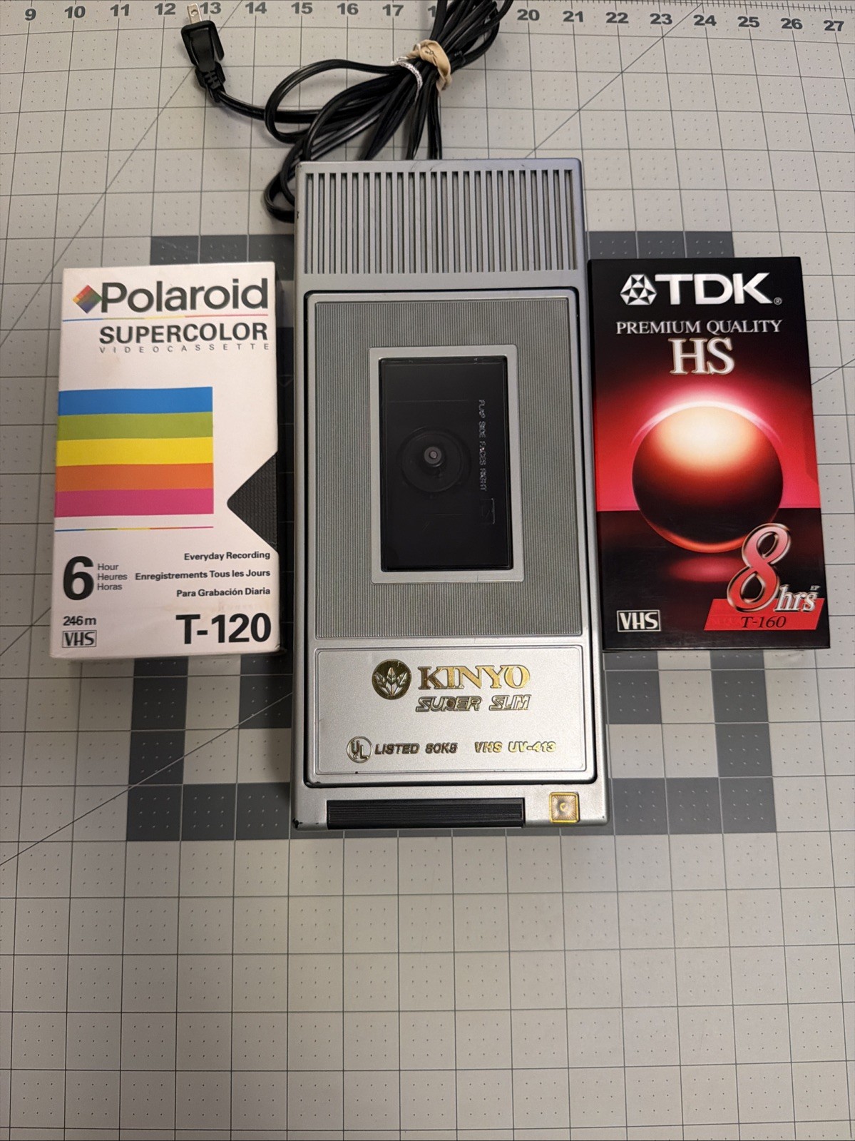 Kinyo Super Slim VHS Videocassette Tape Rewinder Model UV-413 + 2 New VHS Tapes