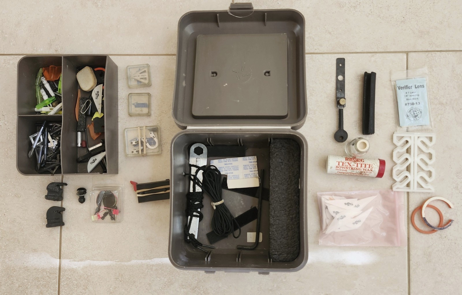 **NEW PRICE**   Lot Of Archery Accessories In A Handy Box - SEE PICTURES