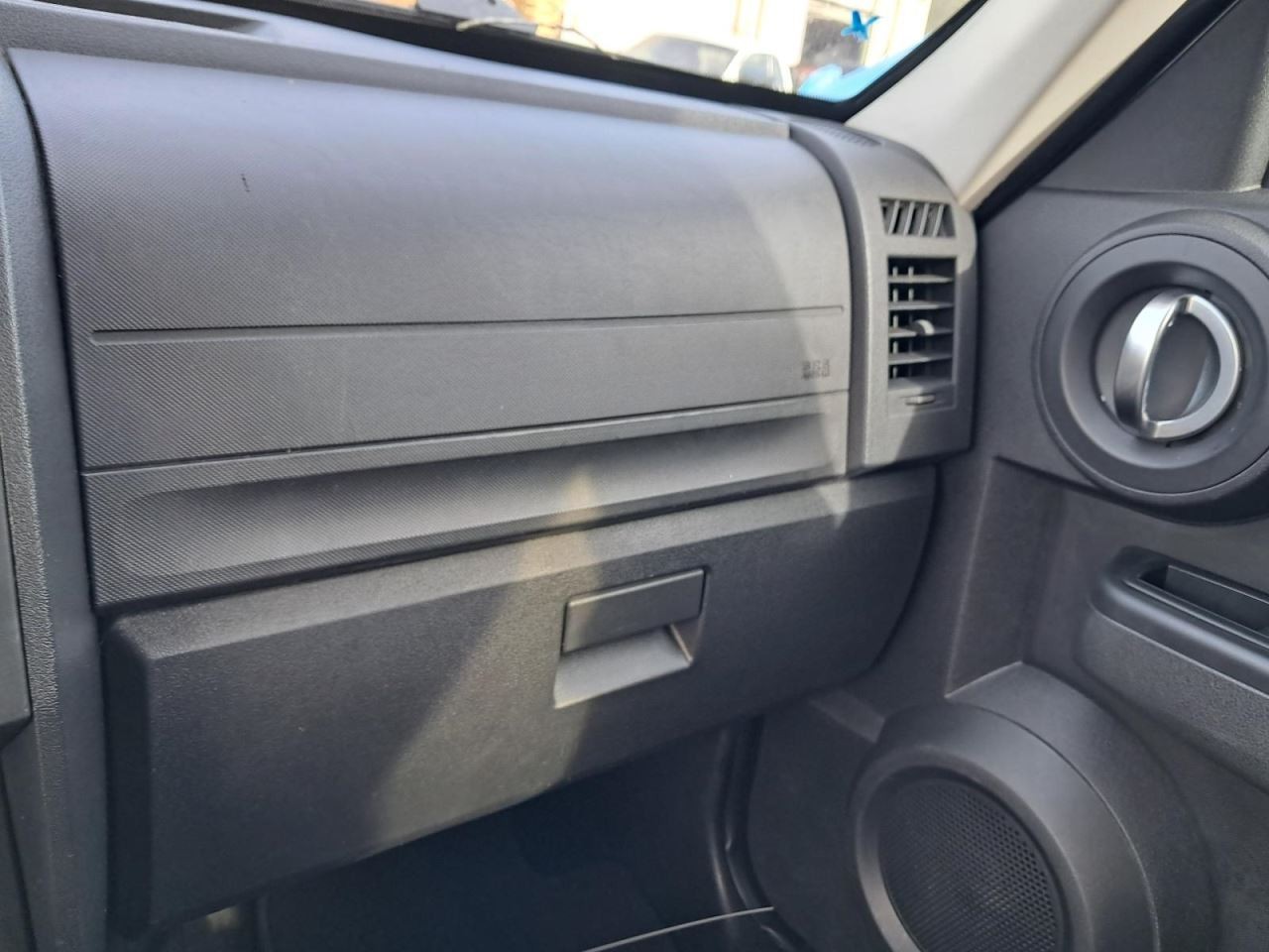 NITRO     2010 Glove Box 4902541