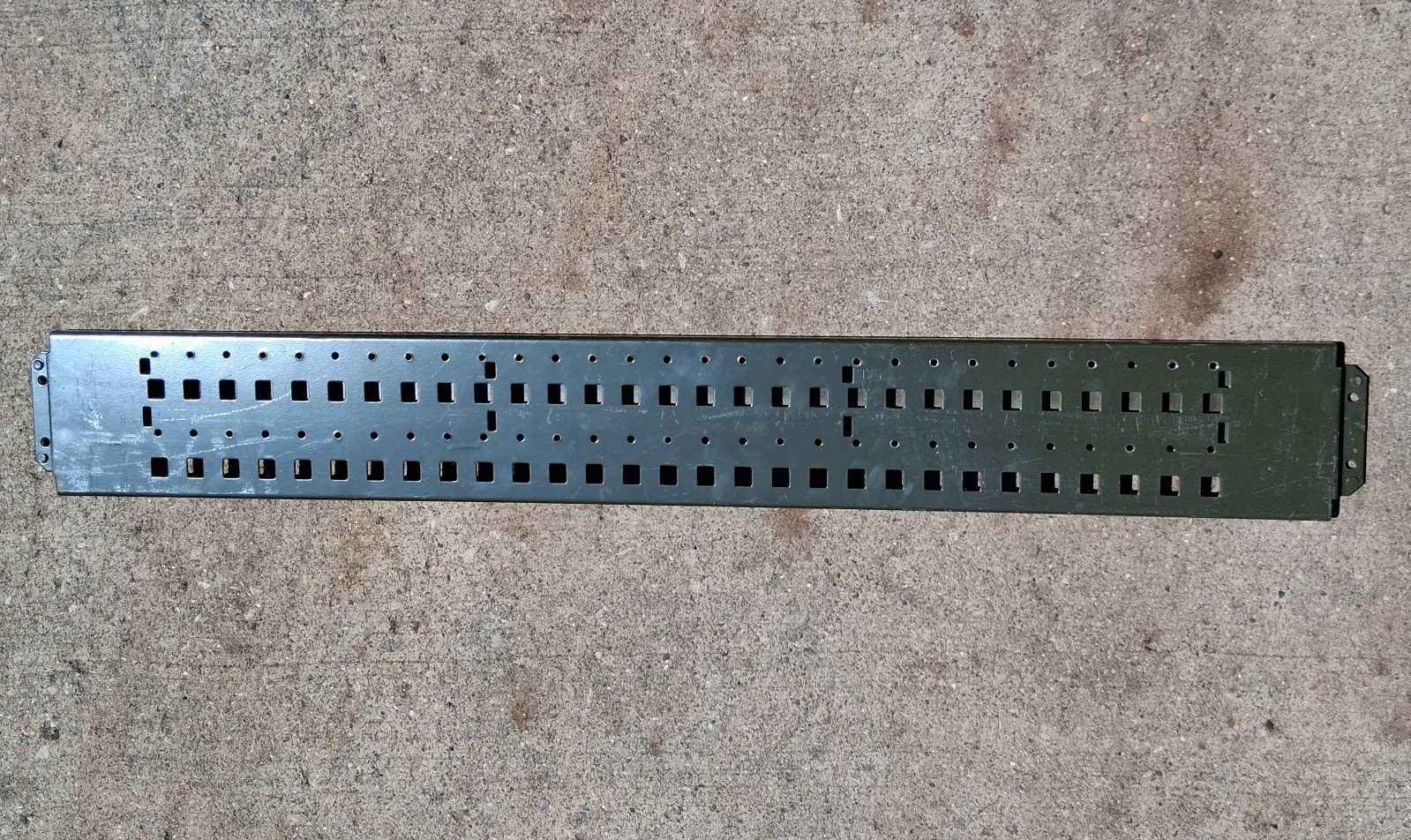 Re-enforced Crossbar Support - SpaceSaver Military Weapons Rack