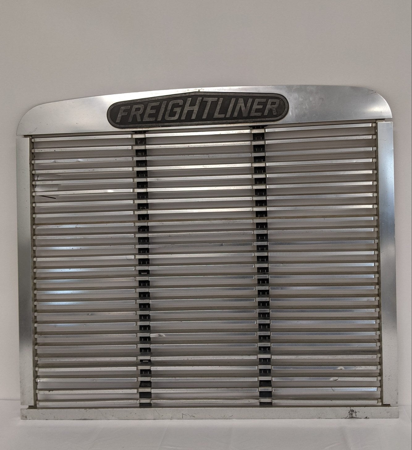 Used Freightliner FLD 120 Classic 'Old Style'  Grille - A17-12131-000
