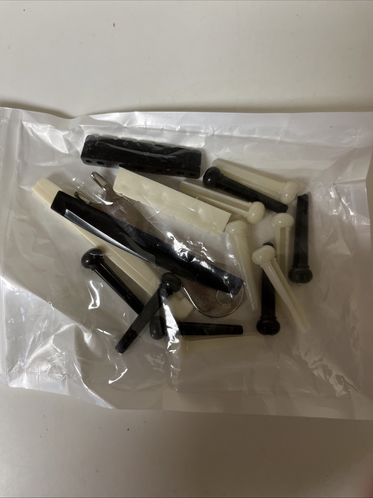 17 Pcs Acoustic Guitar Bridge Pins Set with Puller & Saddle Black & Ivory