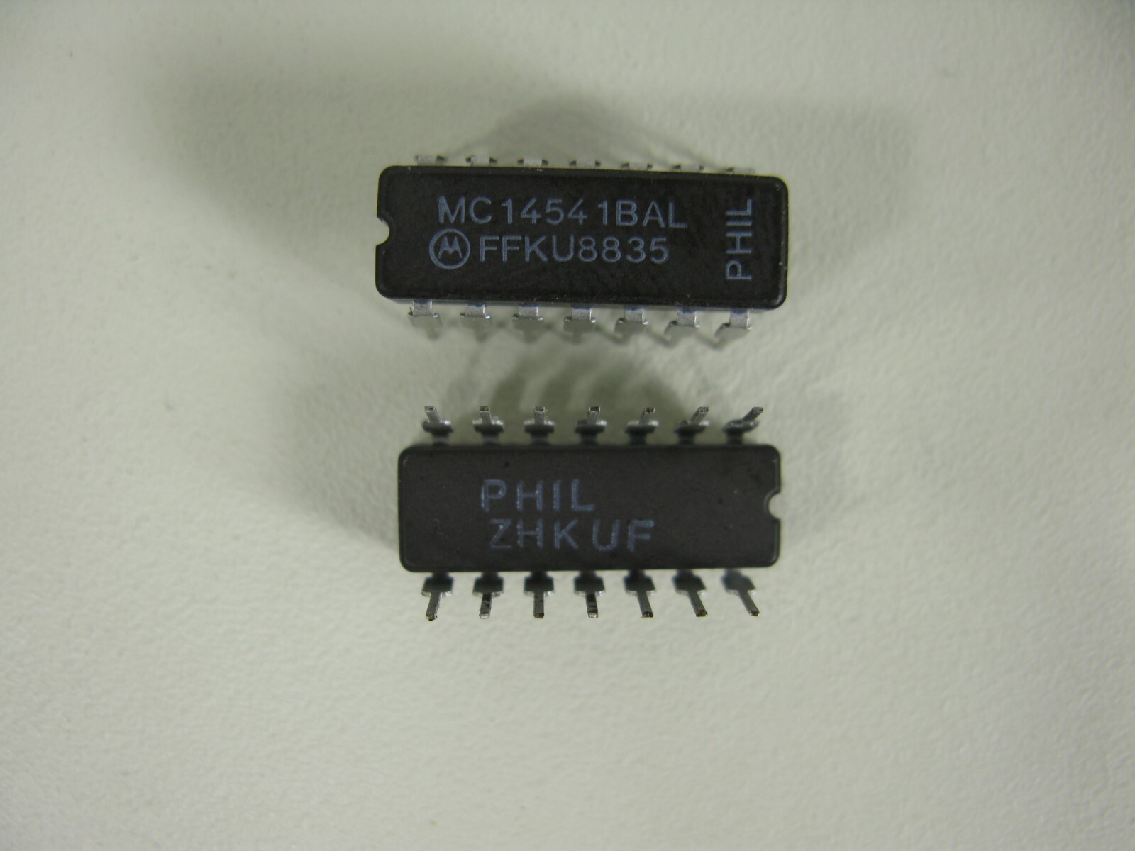 (1) MOTOROLA MC14541BAL CDIP-14 PROGRAMMABLE TIMER CHECK PICTURES "LEADS"