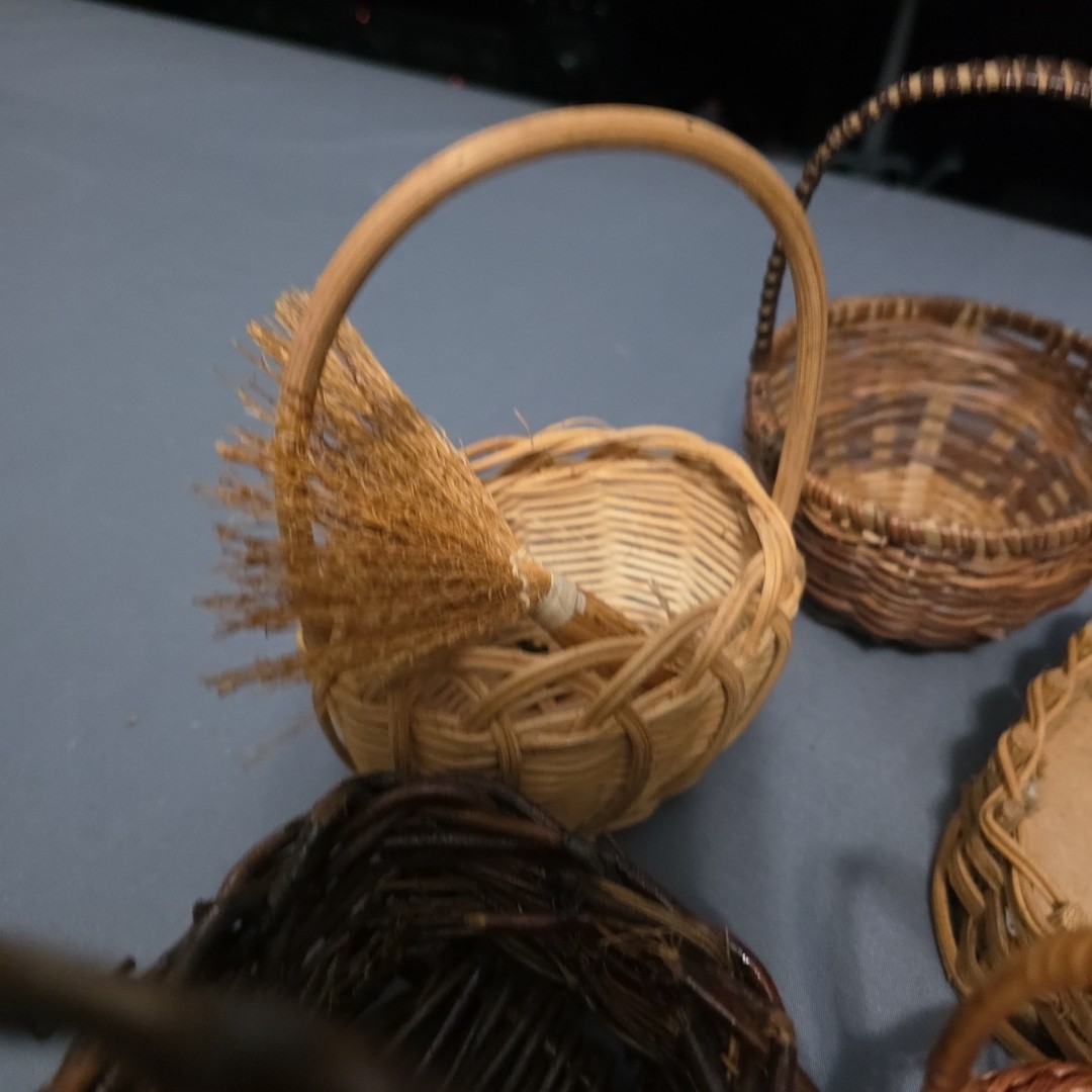 Crafts Misc. Small Wooden Baskets