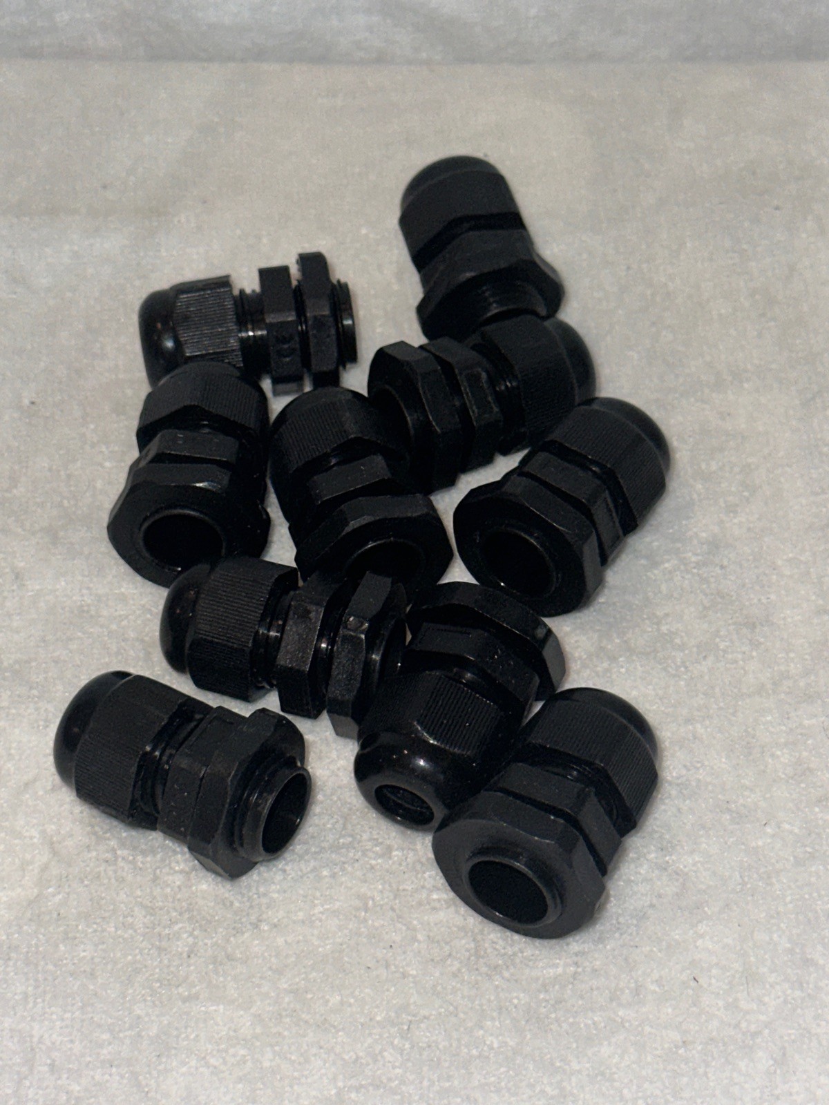 10 Piece PG9 Black Plastic Waterproof Cable Connectors New Open Box