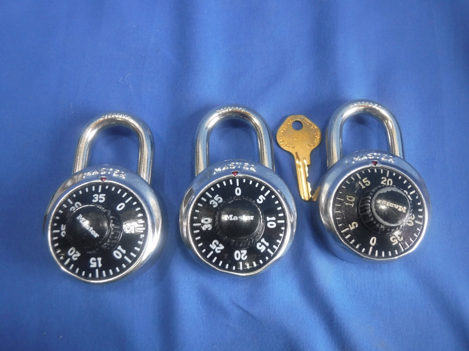 THREE Master Locks PRE-OWNED/USED Combination Black Padlocks 1525 Lock With Key!