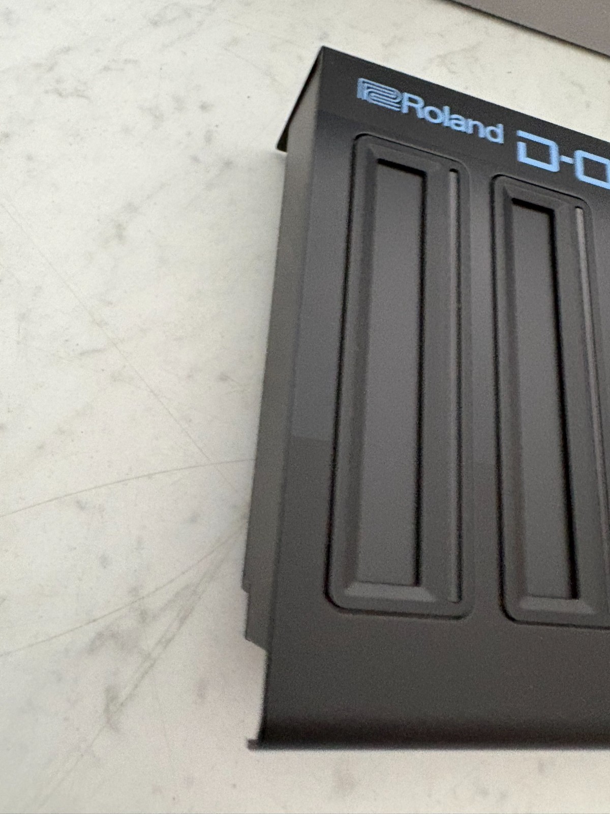 Roland D-05 Synthesizer