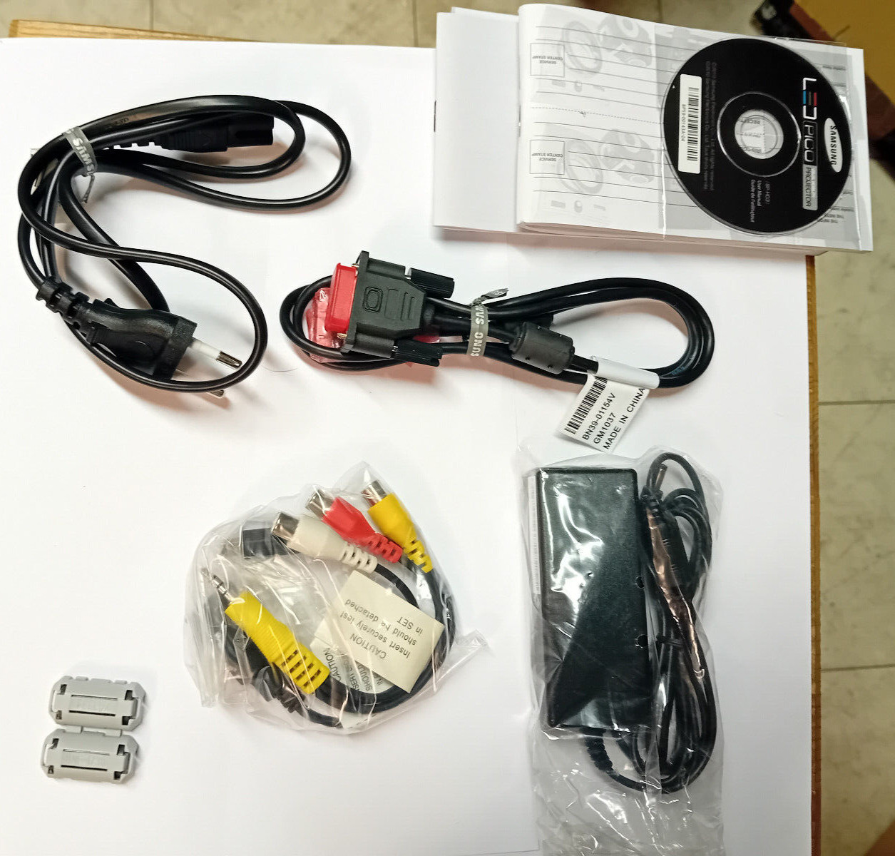 Samsung SP-H03 Pocket Pico LED Projector Projector SP H03
