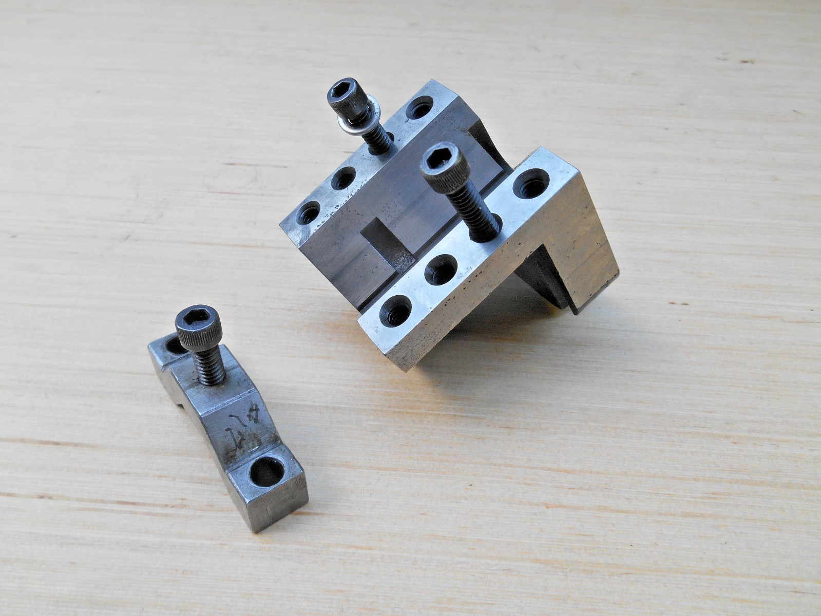 SPIN GRINDING FIXTURE V -BLOCK AND CLAMP , MAY BE SUBURBAN , 2-7/16"W