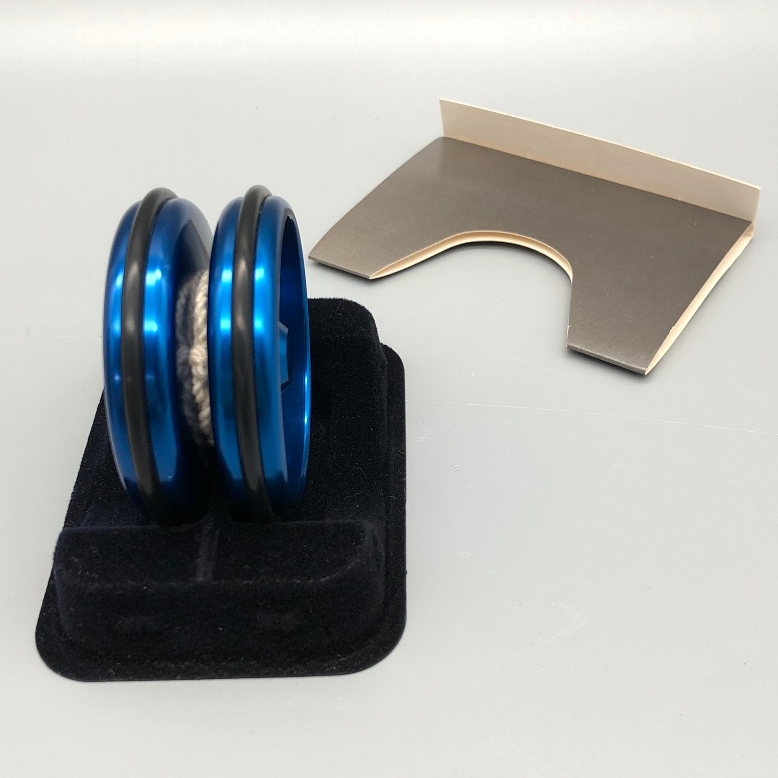 Blue Yomega Metallic Missile Yo-Yo w/ Box & Accessories