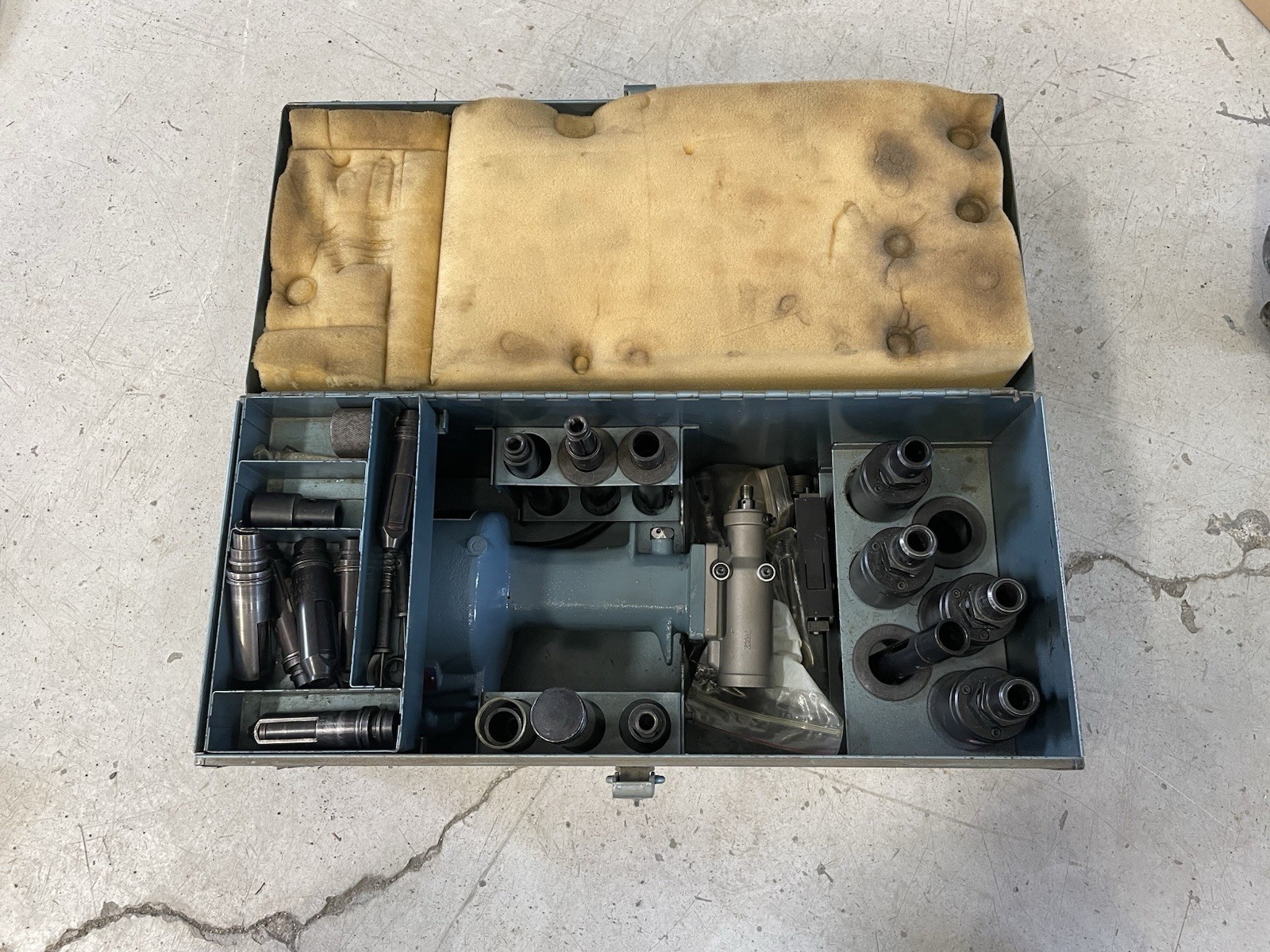 G740 CHERRY RIVETER RIVET GUN
