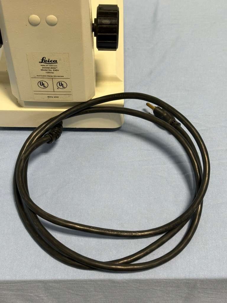 Leica Zoom 2000 Illuminated Stereo Microscope Model Z45V