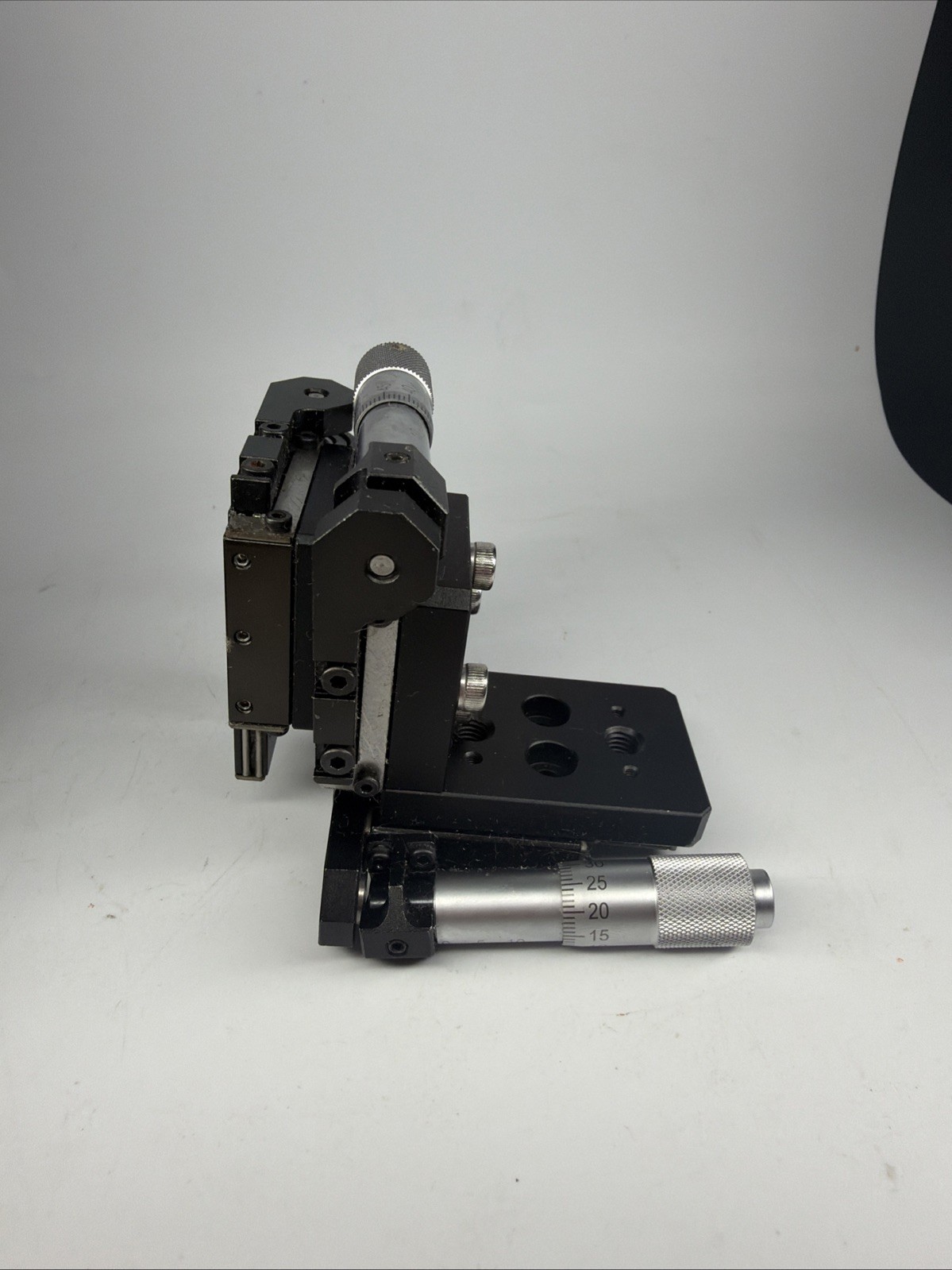 Precision Manual XYZ Micro Positioning Stage Micrometer Driven Optical Stage
