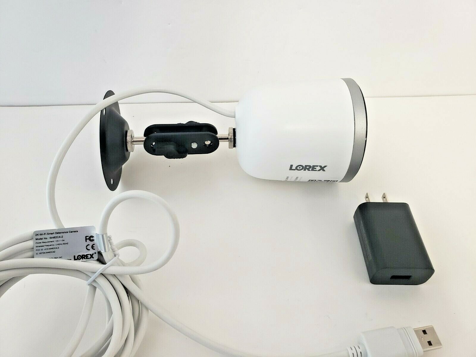 Lorex Indoor/Outdoor Smart 2K 4MP Wi-Fi Cameras with Colour Night Vision W482CAD