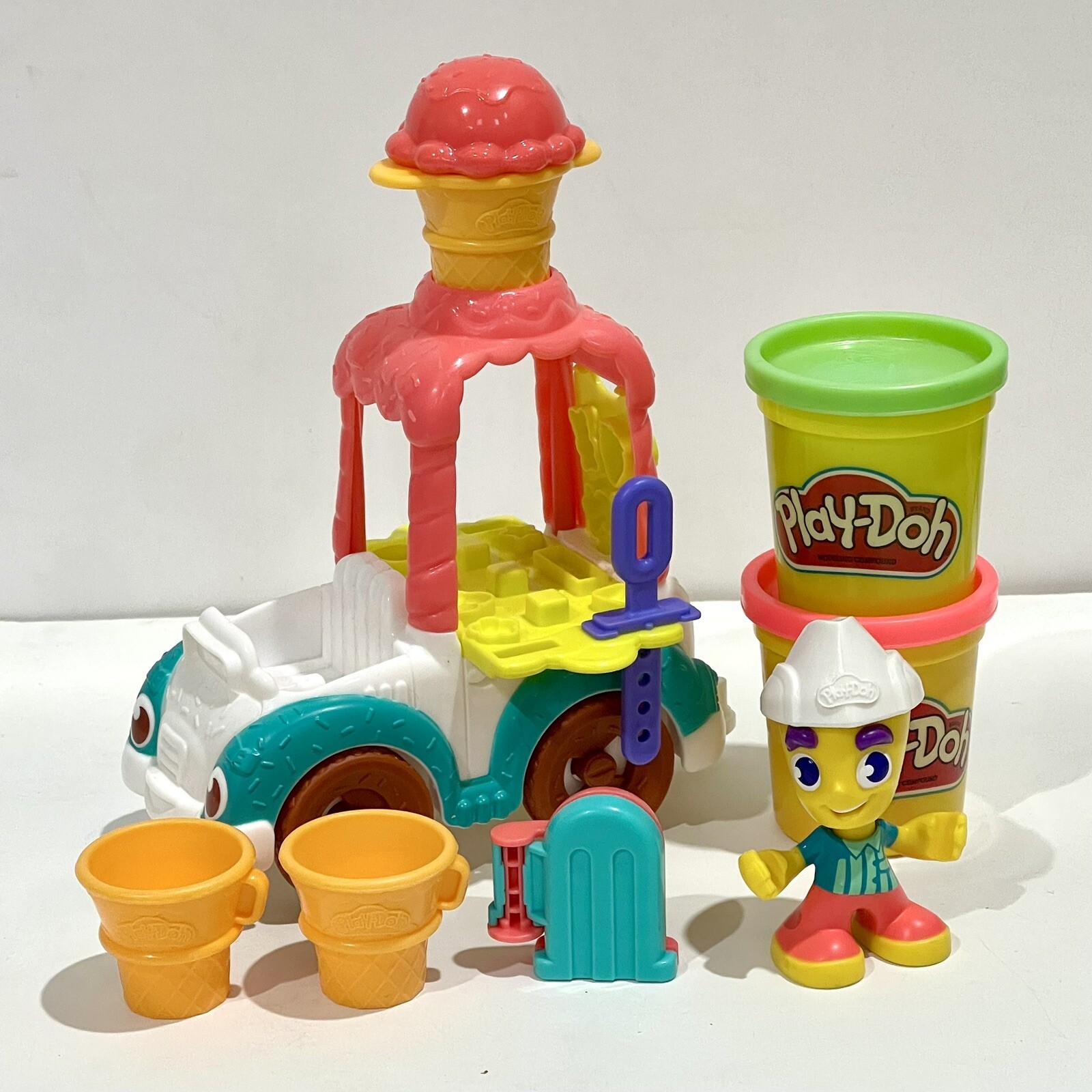 Play-Doh Town Ice Cream Truck Playset Hasbro