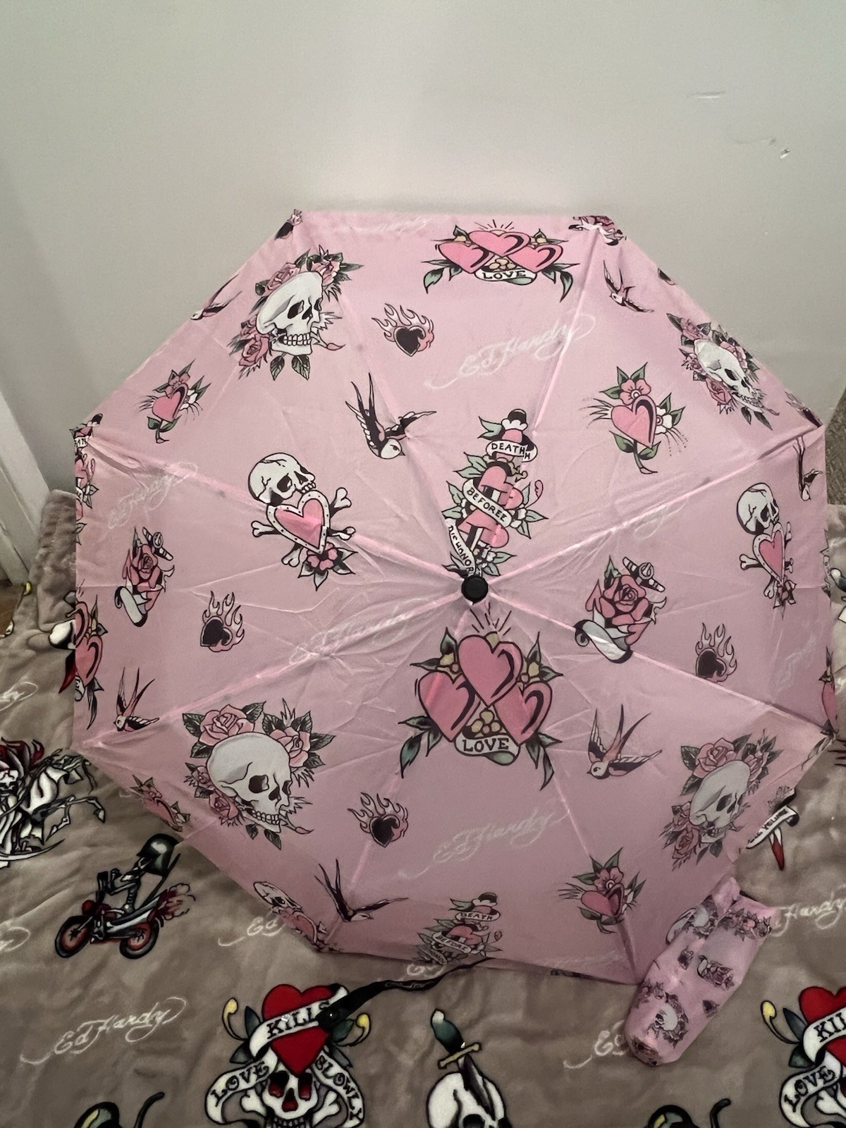 Ed Hardy Umbrella Auto Open Pink Skull Roses Burning Heart Love Hearts Birds NWT