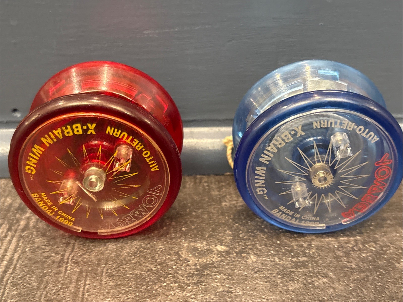 (2) VIntage Omega Red & Blue X-Brain Wing Auto Return Yoyo 1999  Read Descrip