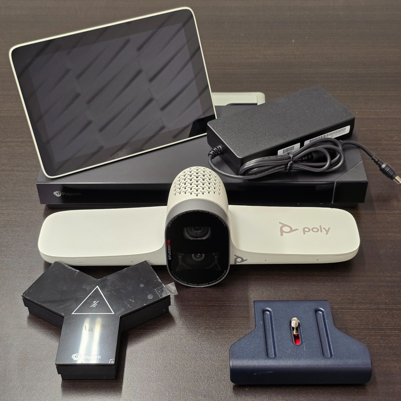 Poly G7500 Codec Bundle with Poly Studio E70, Poly TC8 , and G7500 IP Table Mic