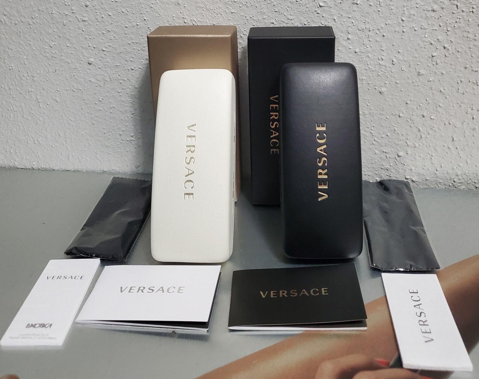 VERSACE Black & White Leather Hard CLAMSHELL MEDIUM Eyeglasses CASES: NEW