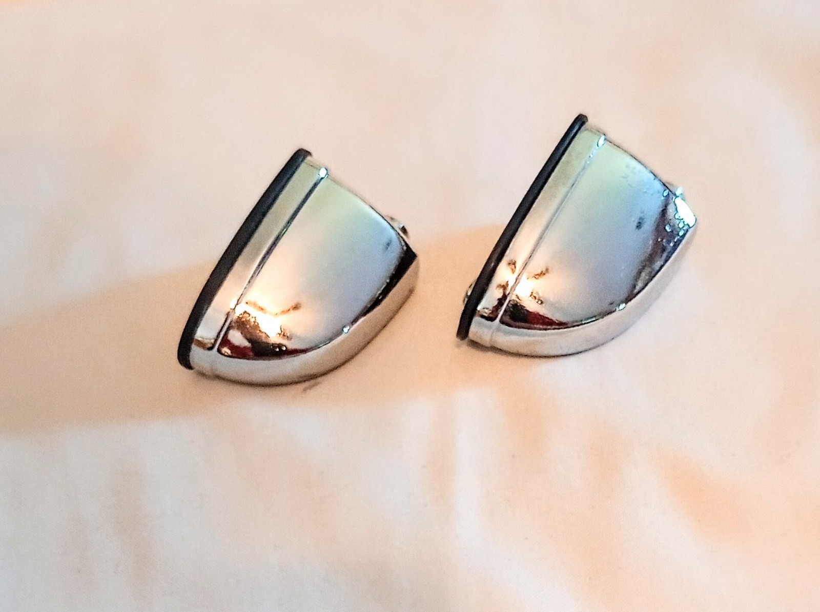 UNMARKED DRUM LUGS PAIR W/ GASKET & SCREWS - FREE SHIP TO C-USA!