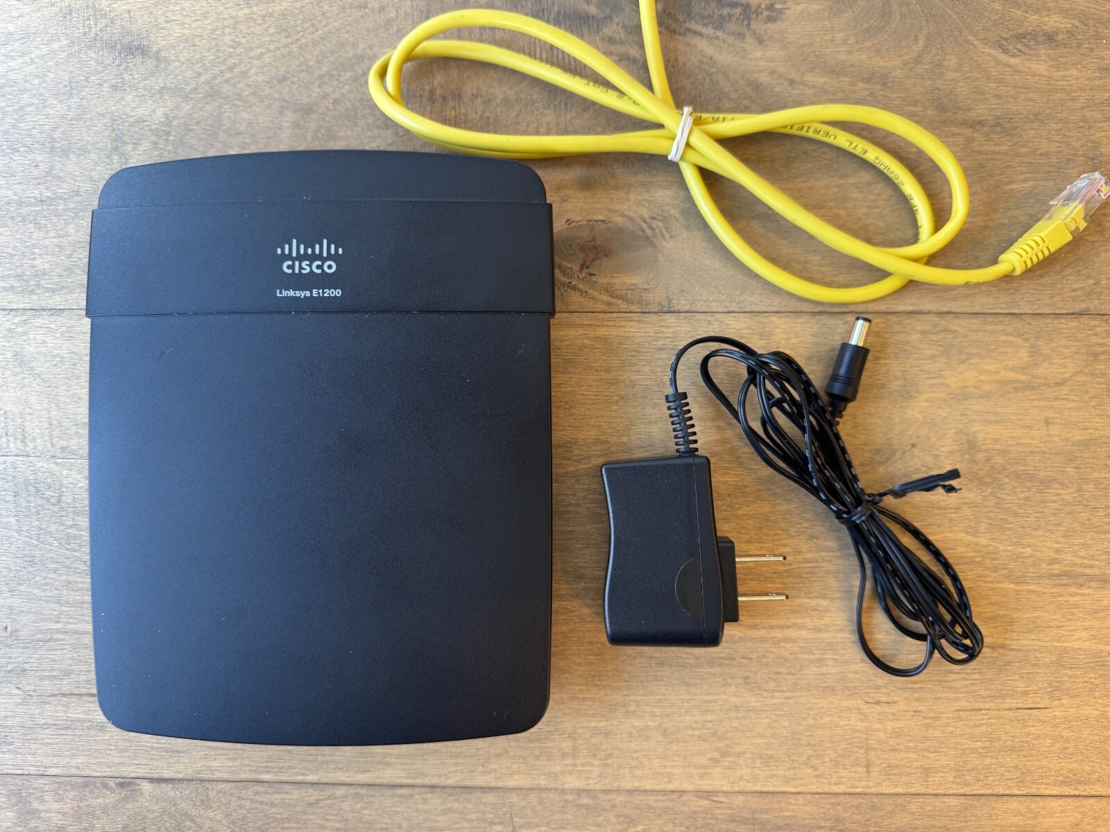 Cisco Linksys E1200 Wireless-N Router, 2.4 GHz 4 Ethernet Ports TESTED WORKING