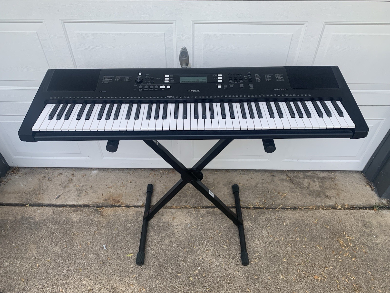Yamaha PSR-EW310 76-Key Touch-Sensitive Portable Keyboard + Pro-Line PL2KD Stand