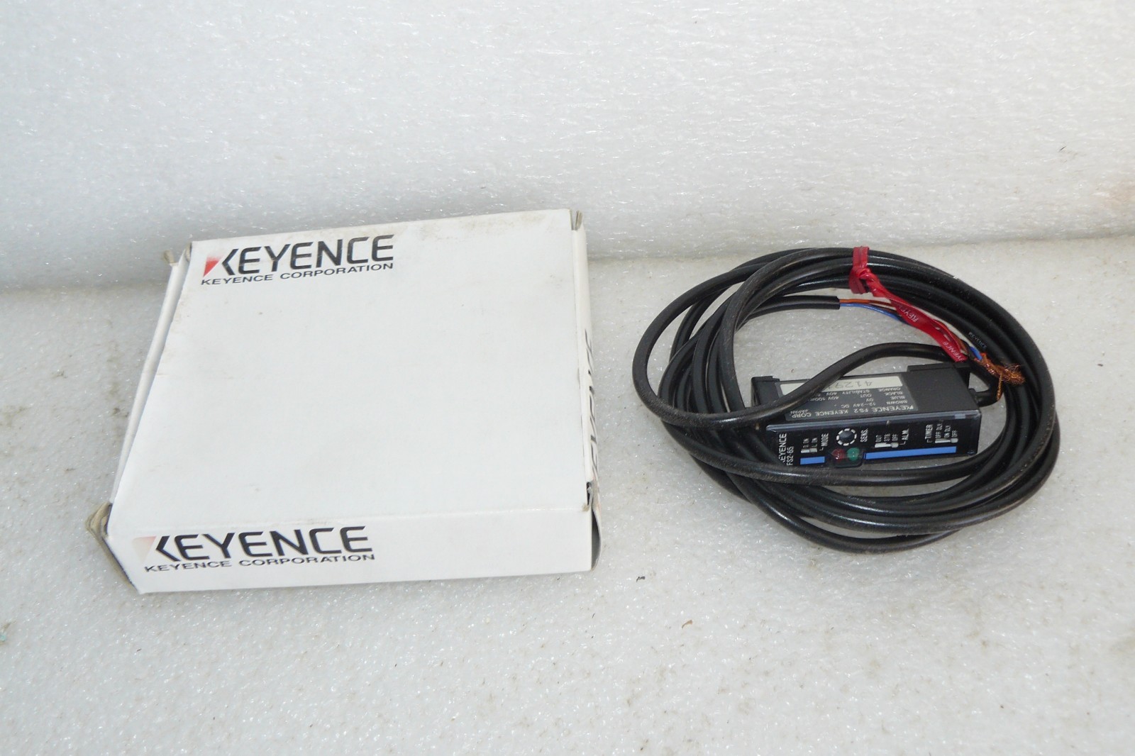New In Box  Keyence Fiber Optic Sensor FS2-65 (FS265)