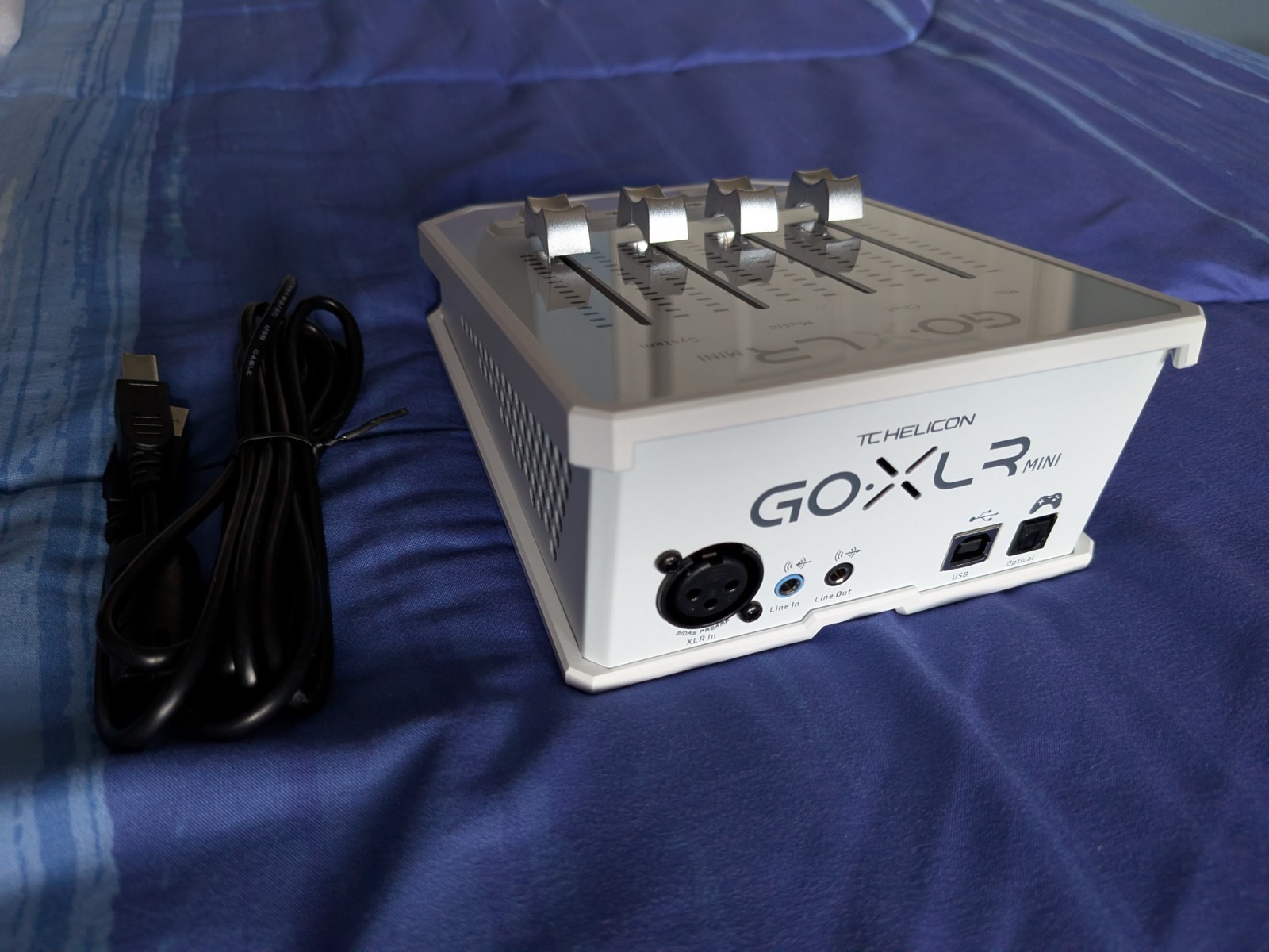 TC-Helicon GoXLR Mini USB Audio Interface Desktop Mixer Streaming (White)