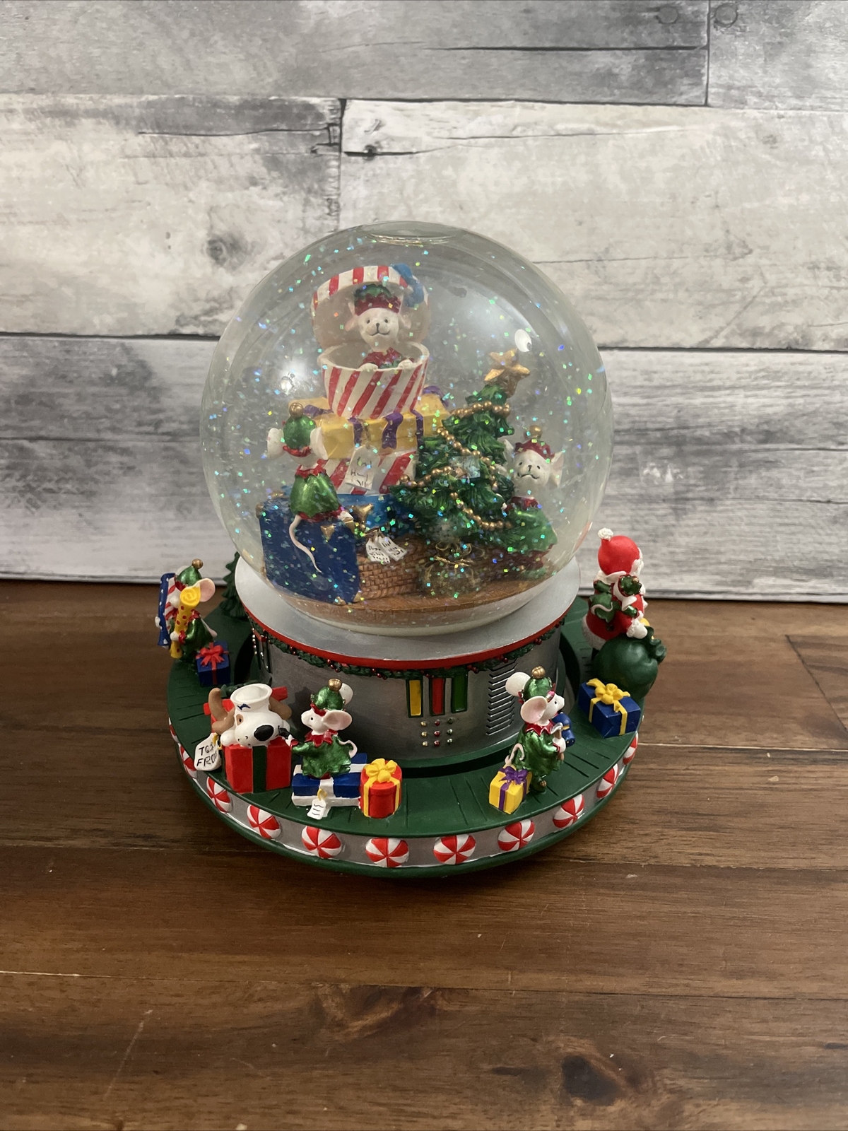 HOME FOR THE HOLIDAYS Revolving Musical Waterglobe Plays Santa Is Coming To Town
