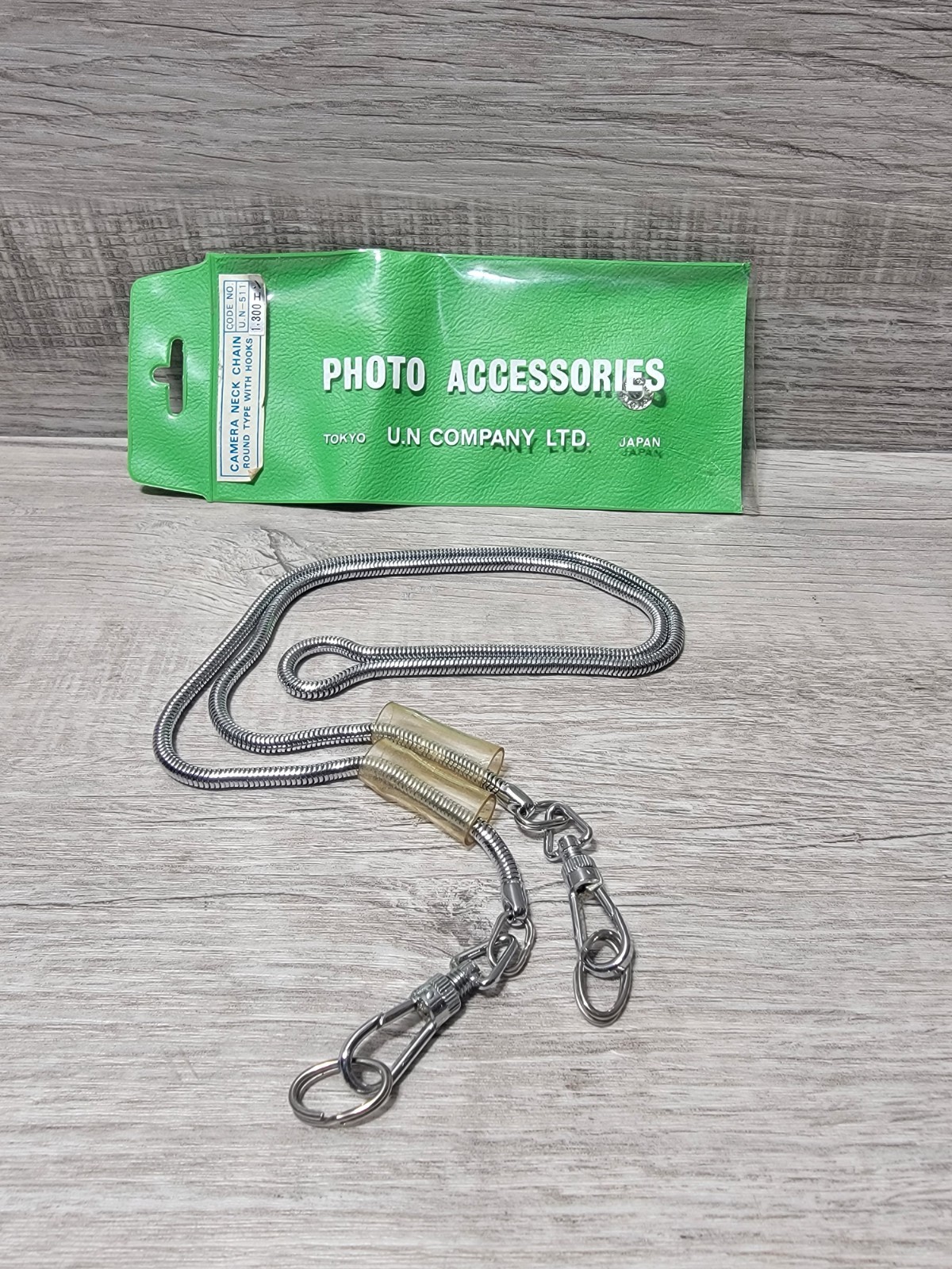 VTG  35” SILVER TONE LOCKING SNAKE CHAIN CAMERA NECK STRAP W PACKAGING *NICE