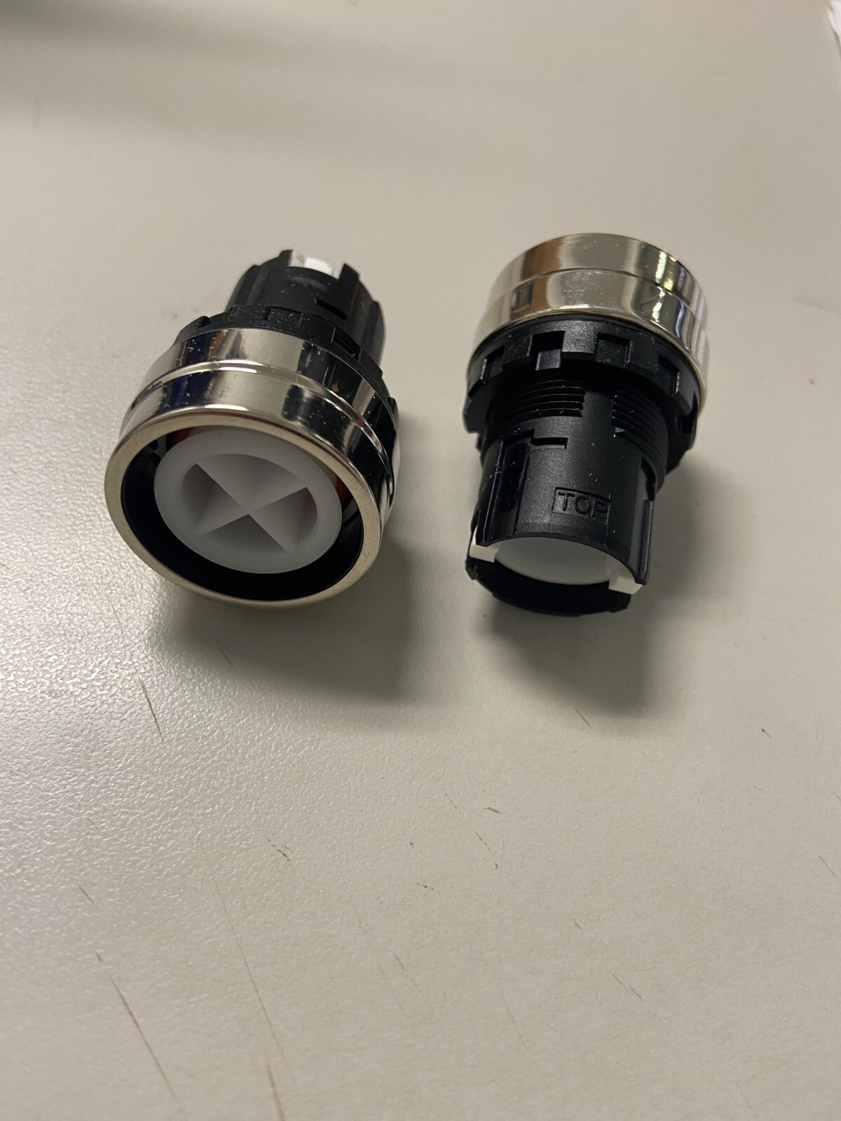 Idec HW4B-A0 MTL BZL OPER PB RND ALT pack of 2