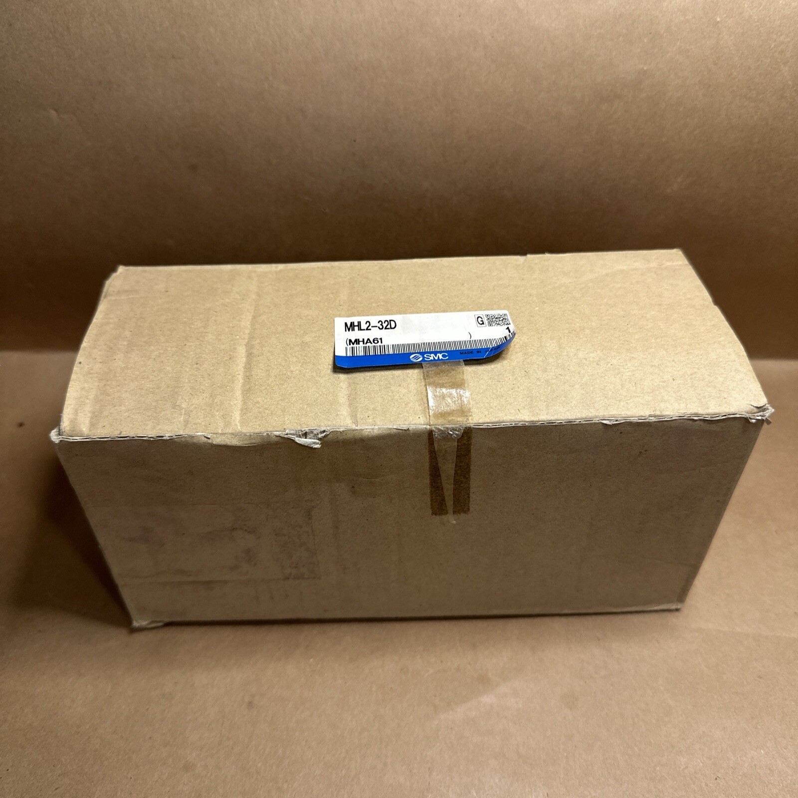 SMC MHL2-32D Pneumatic Parallel Gripper Press.  0.1 - 0.6 MPa - NEW OPEN BOX