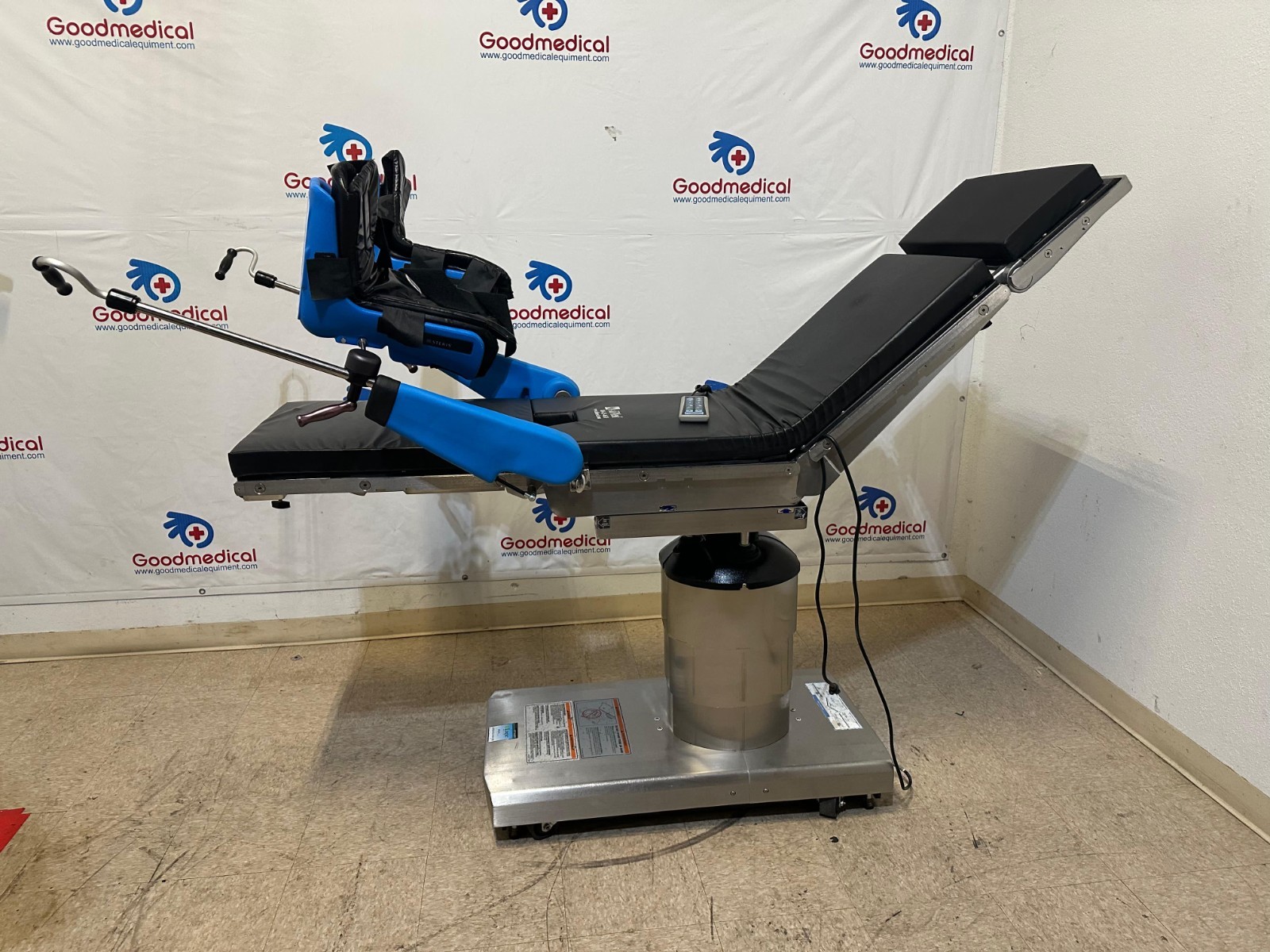 STERIS 4085 SURGERY TABLE with Steris Stirrups