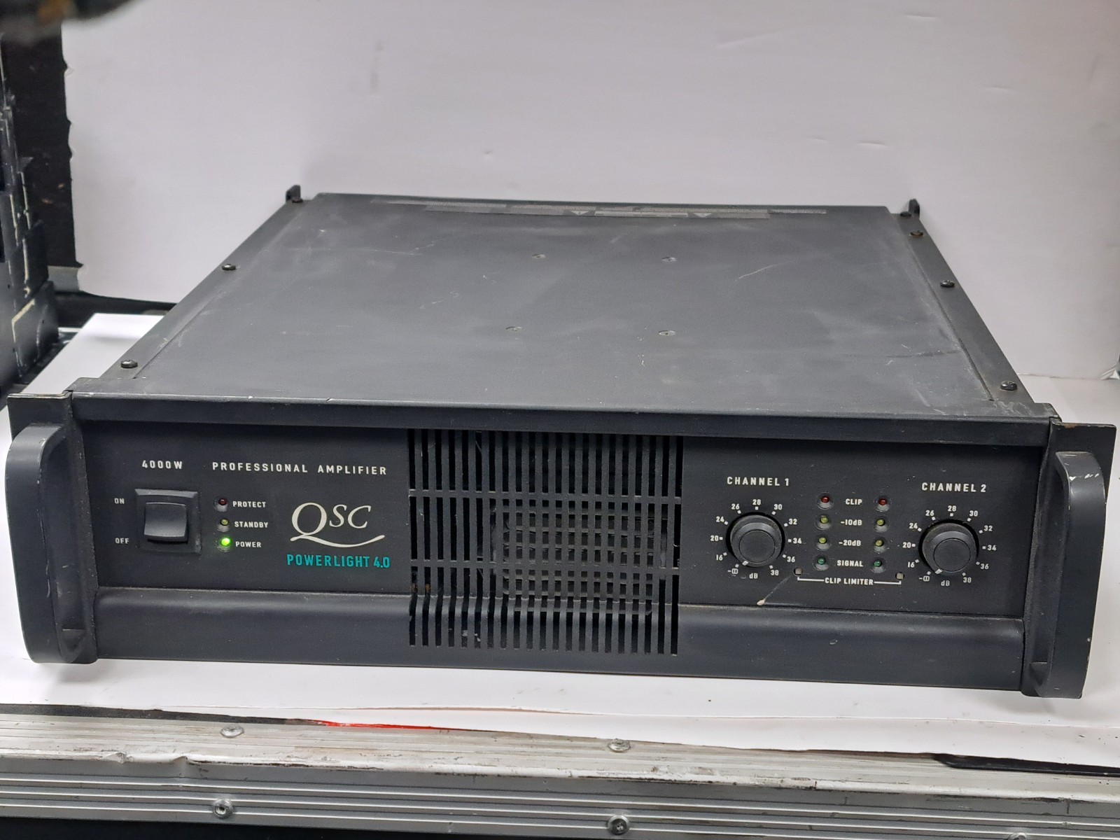 QSC PowerLight 4.0 2-Channel Power Amplifier PL 4.0