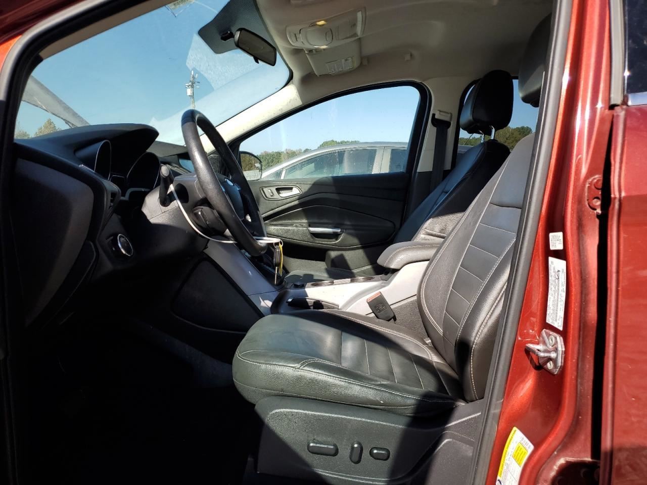 ESCAPE 2015 Glove Box 4890188