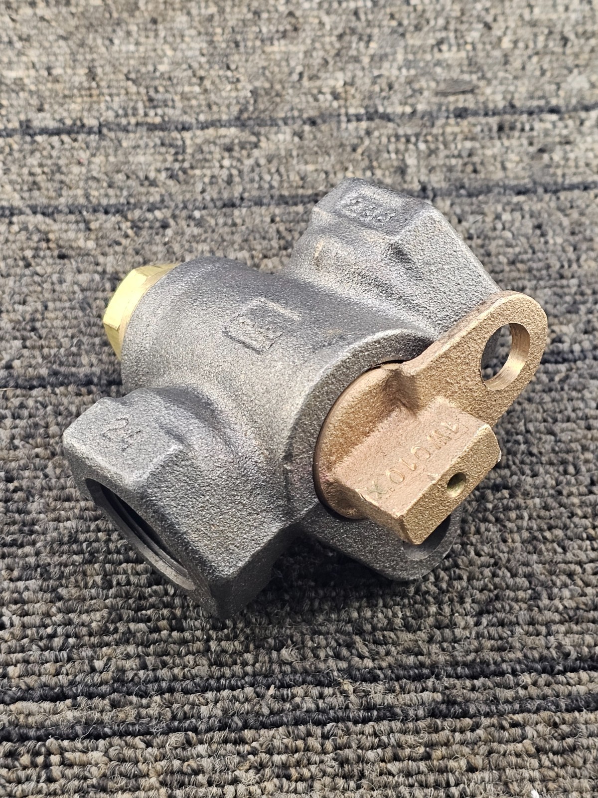 Mueller GA8 3/4-inch FNPT Luboseal Gas Meter Valve w/ Lockwing Head 175 PSIG