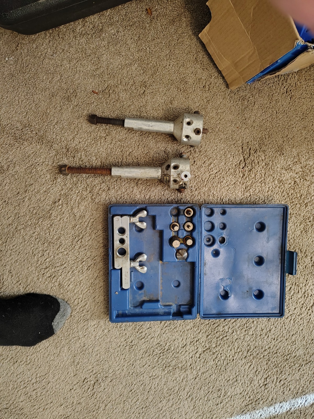1 fan blade pullers and yellow jacket swaging tool set