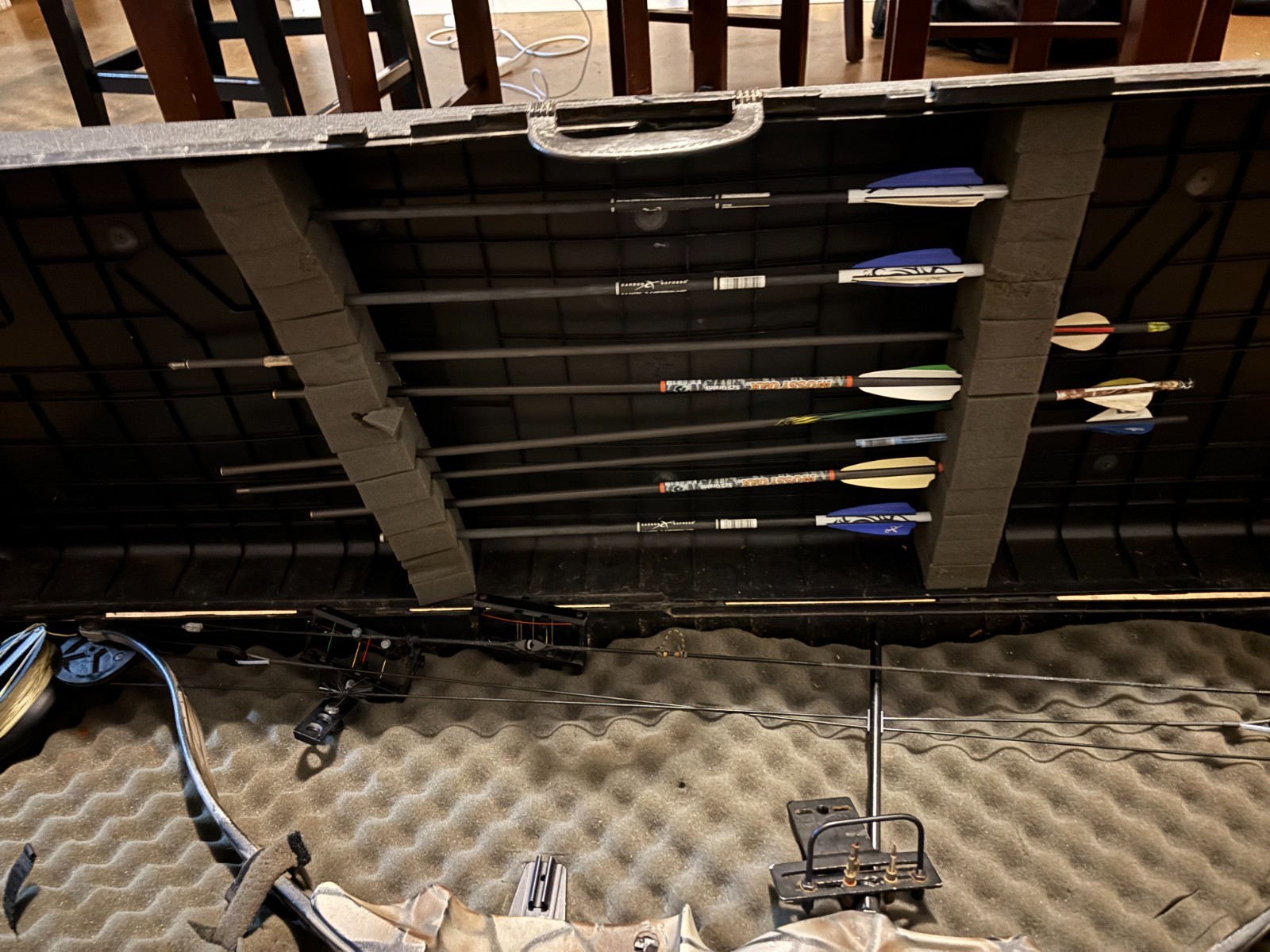 Bear Whitetail Legend Compound Bow + TrueFire Trigger Release, Arrows and Case