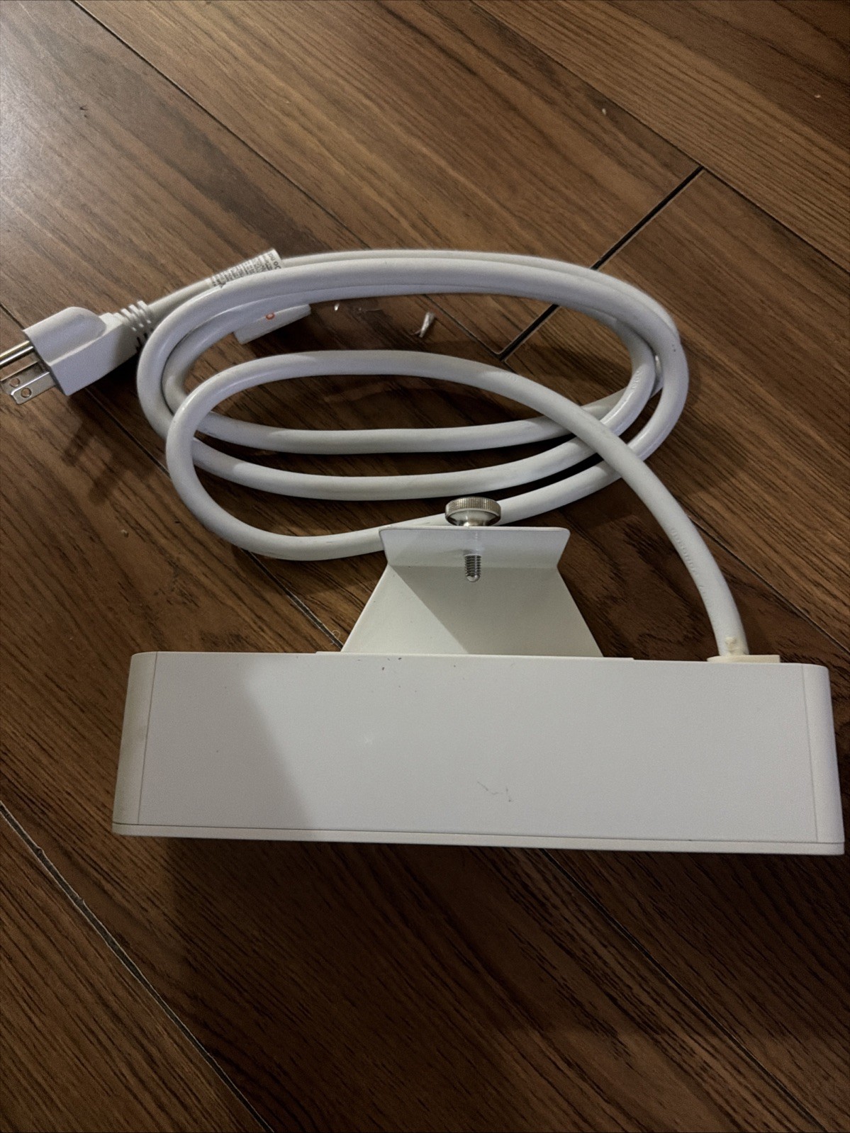 Omni Desktop Power Module 3 Duplex 1 USB Edge Clamp White E511049