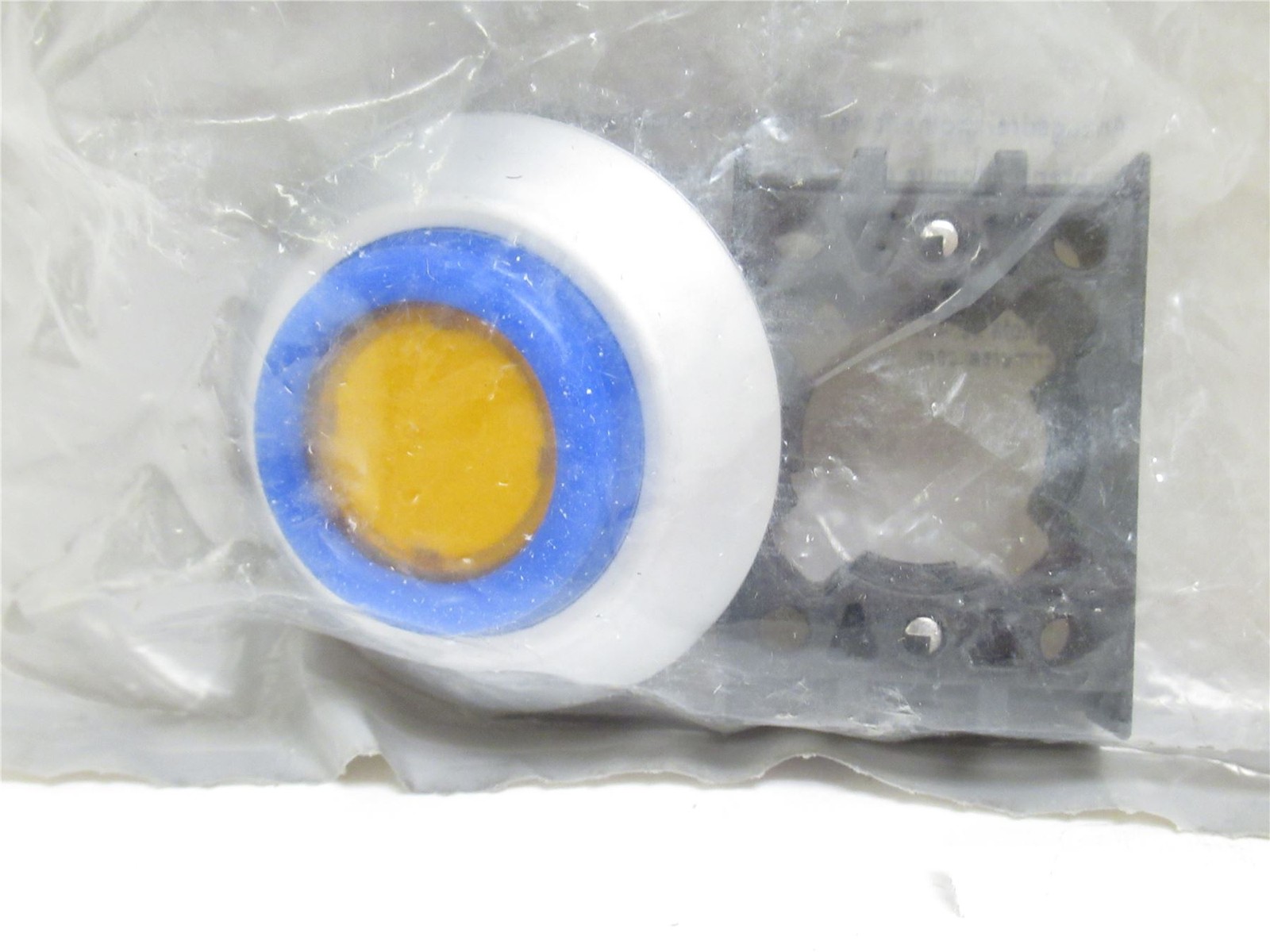 235245 New-No Box; Schmersal 103009262 Embeddable Button NDLBL/GB