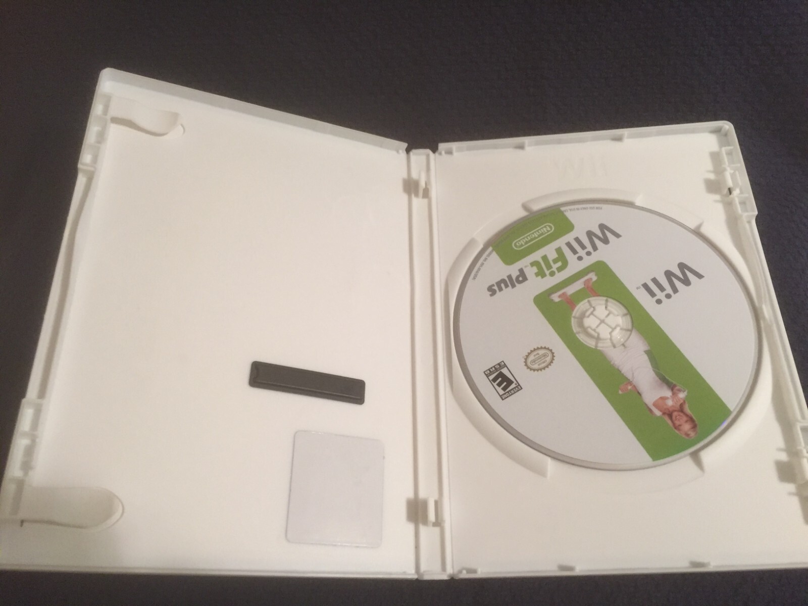 Wii FIT AND EXTRA SOFWARE - BOARD, FEET, ETC.