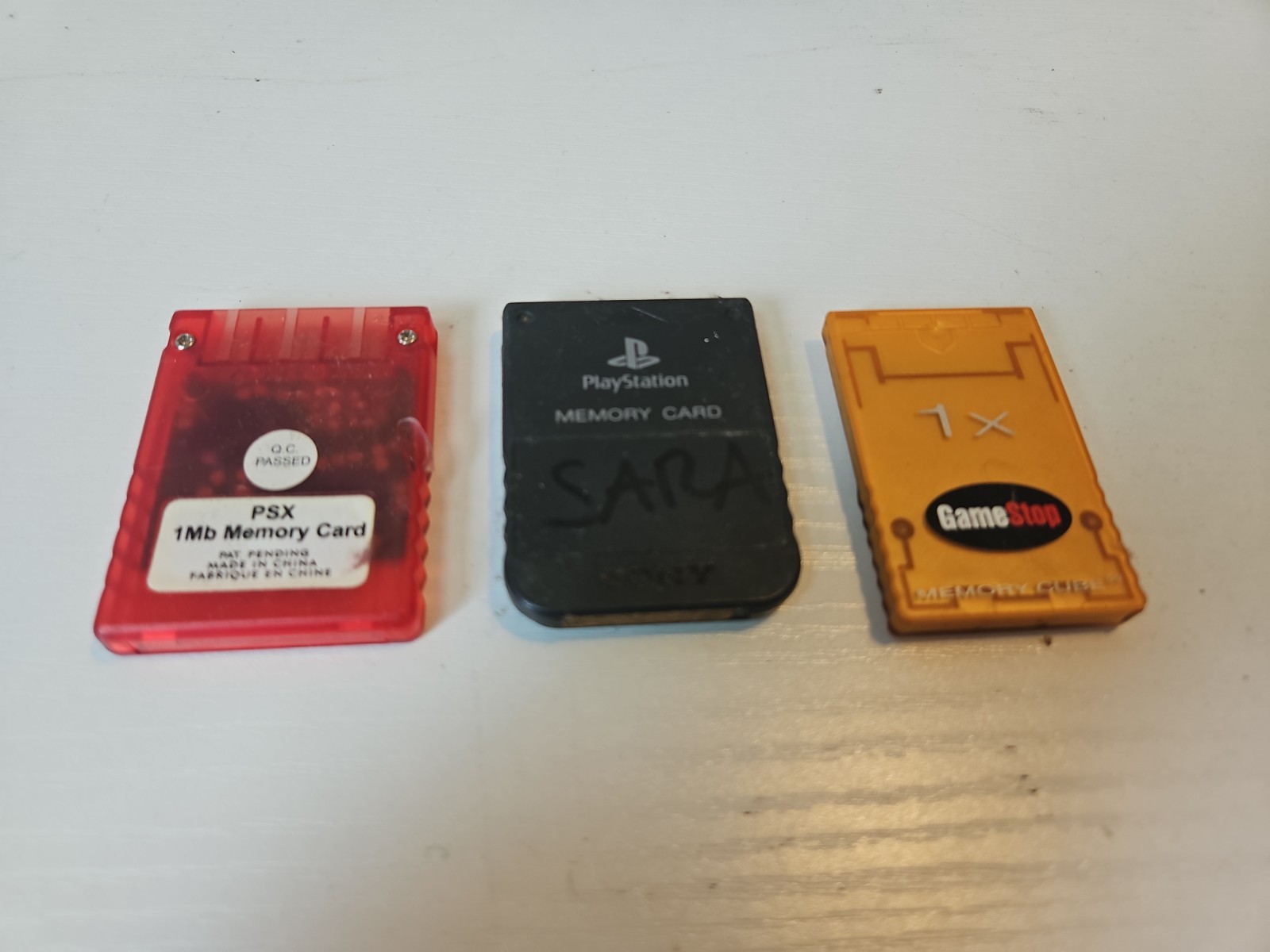 LOT OF 3 MEMORY CARDS FOR VINTAGE CONSOLES PSX, PLAYSTATION 1, NINTENDO GAMECUBE