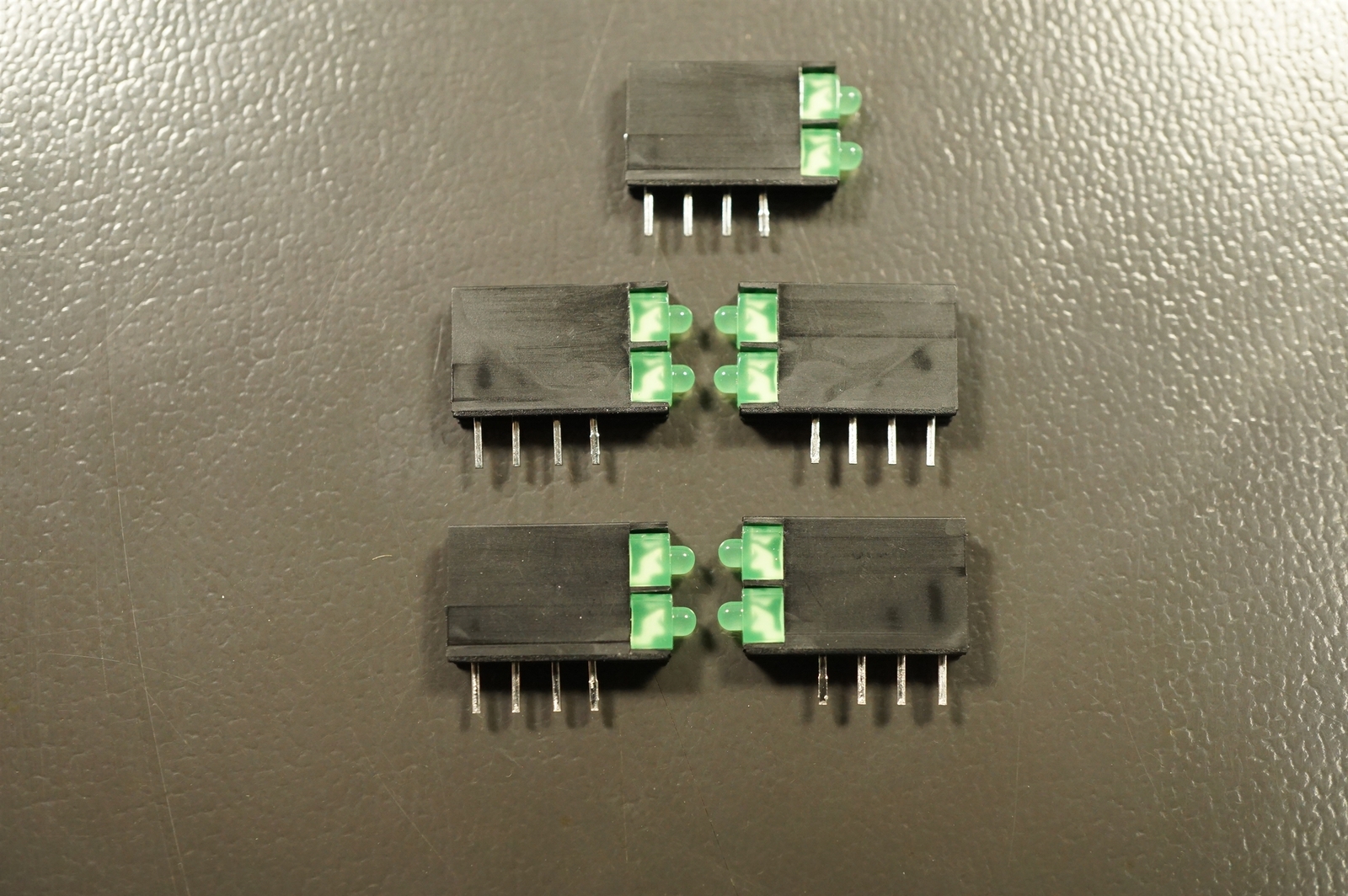 Lot of 5 WP4060VH/2GD Kingbright LED 2x Green 568nm 9mcd 20mA 2.1V Thru Hole NOS